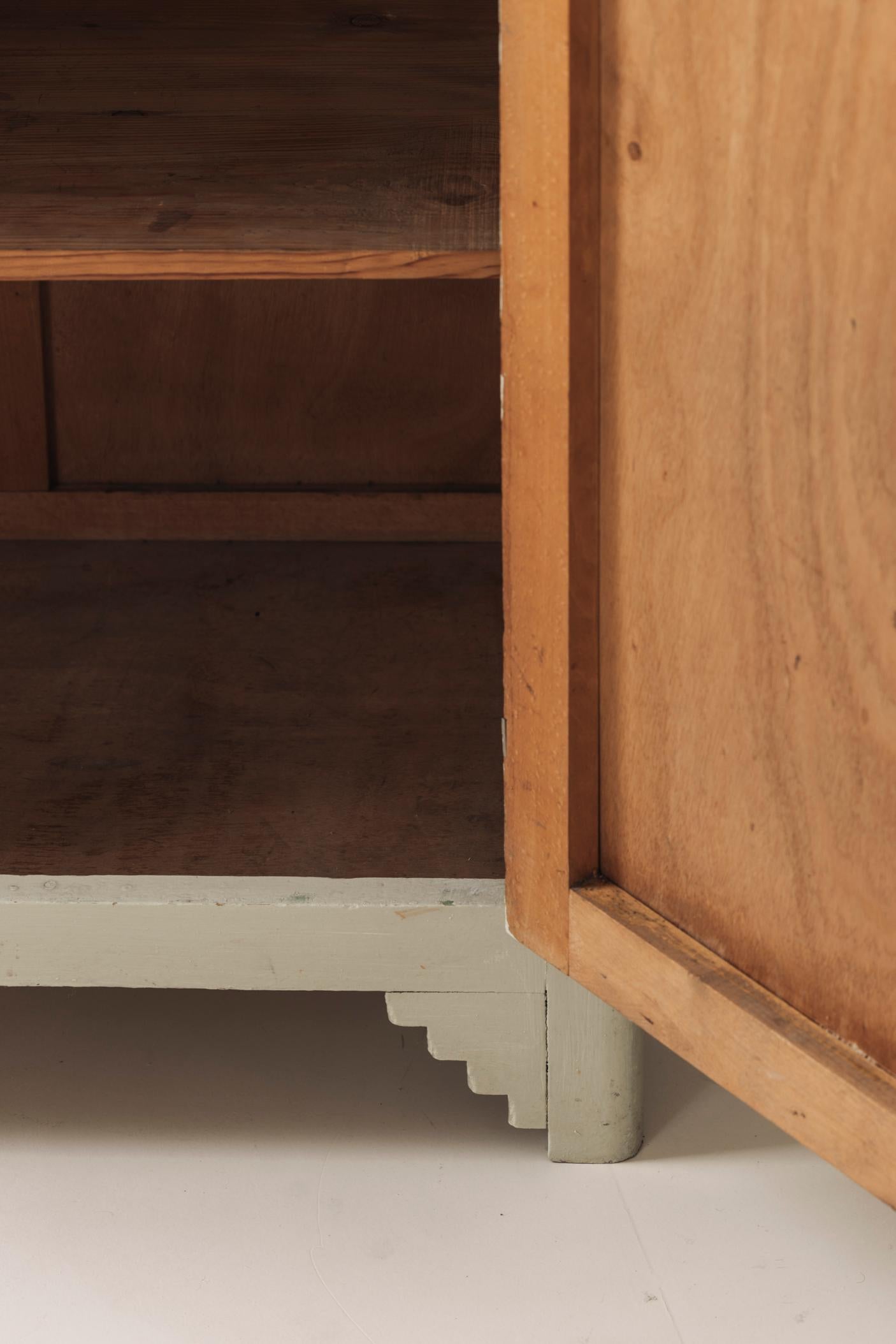 Charming Modernist French cabinet from the 1950s For Sale 1