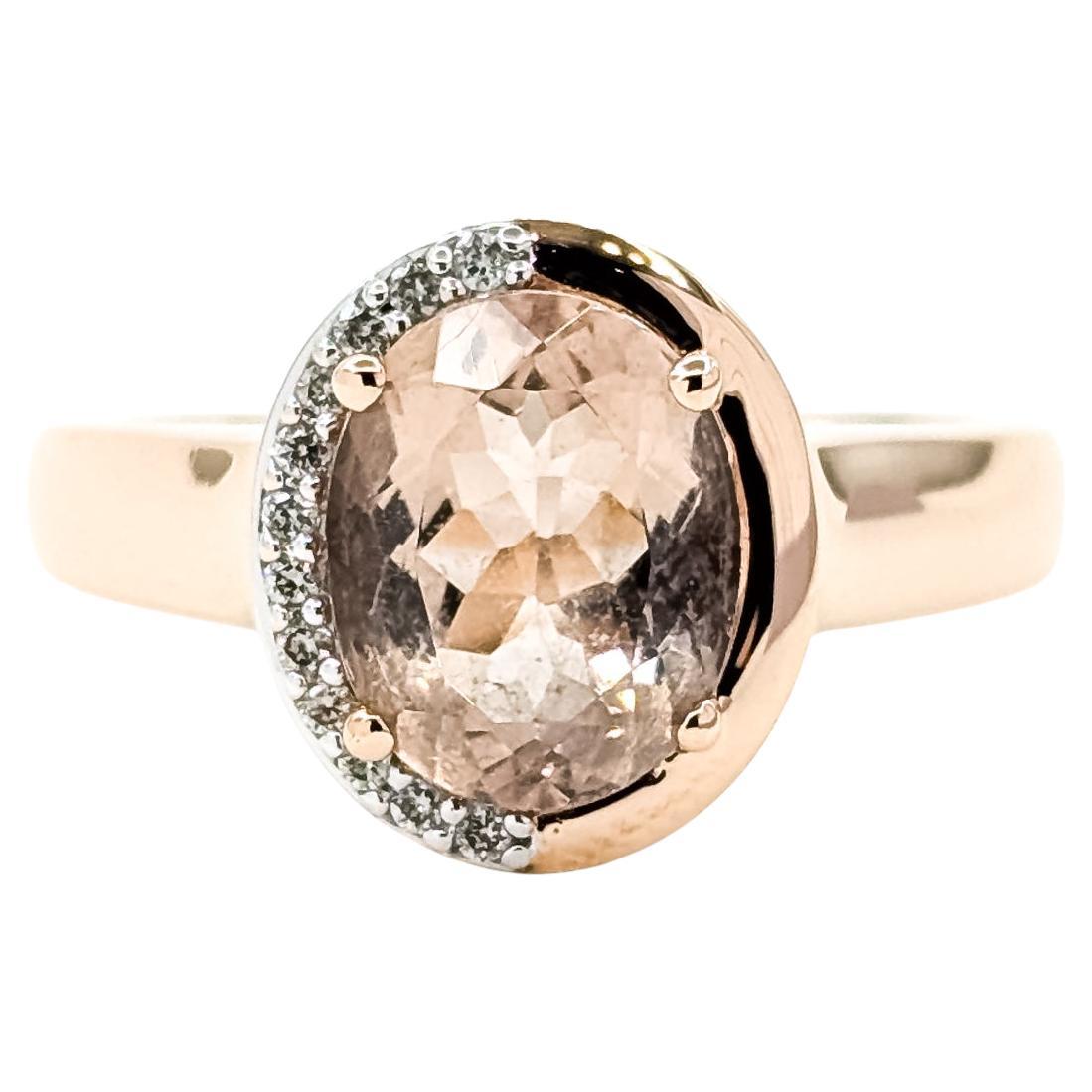 Incantevole anello con mezza aureola in morganite e diamanti in 14 carati