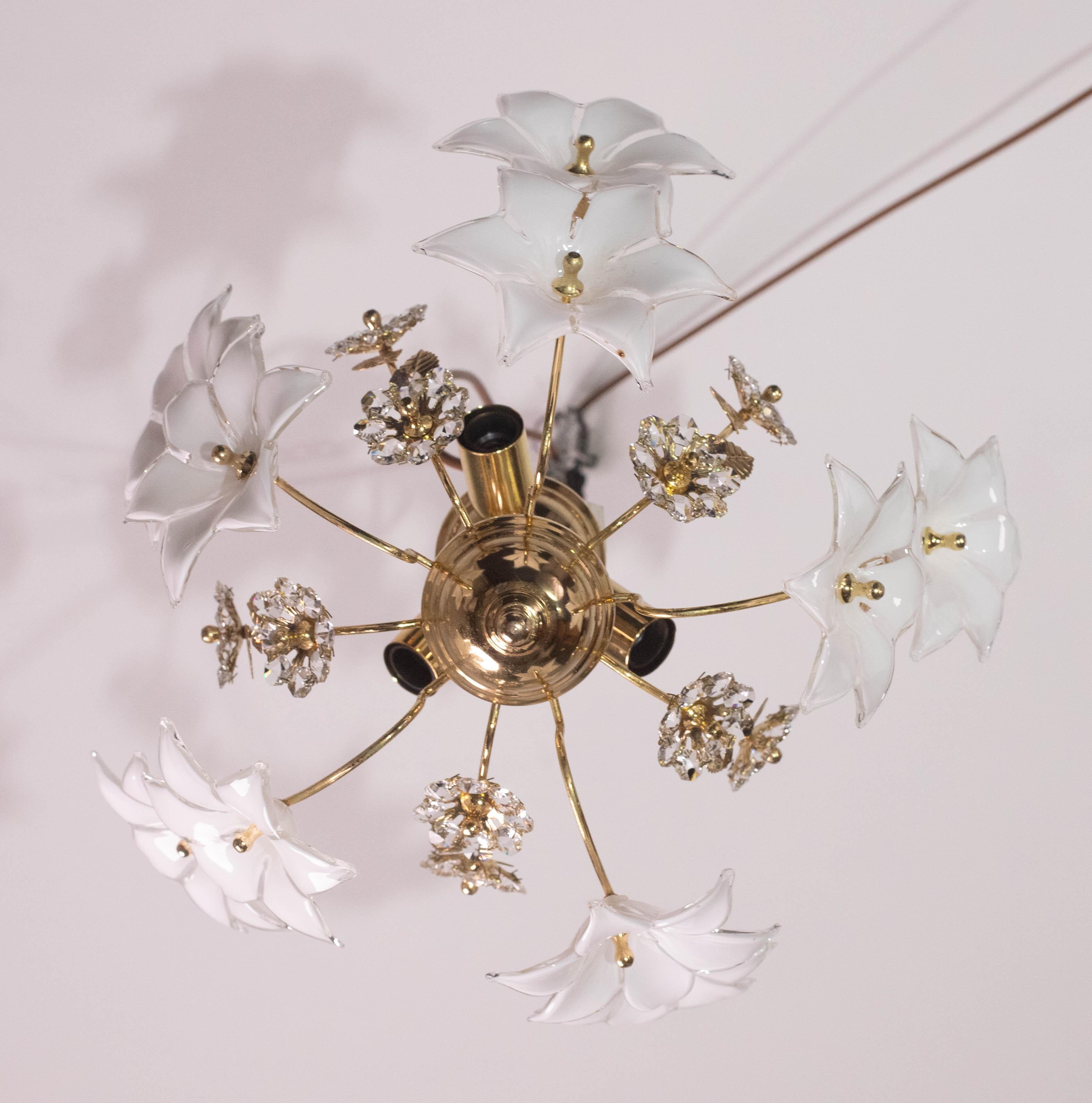 Charming Murano and Crystal Glass Vintage Ceiling Light White Flowers, 1970s For Sale 1