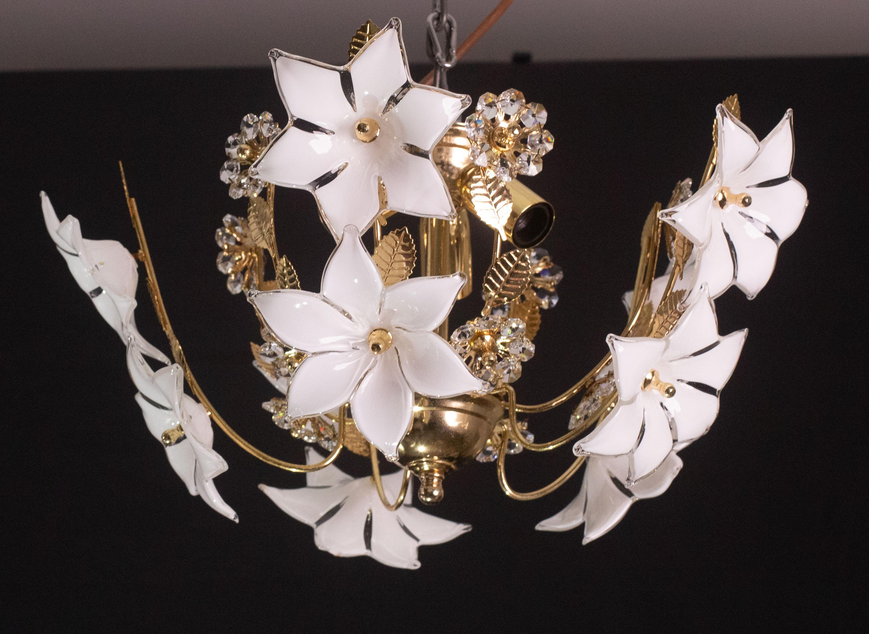 Charming Murano and Crystal Glass Vintage Ceiling Light White Flowers, 1970s For Sale 2