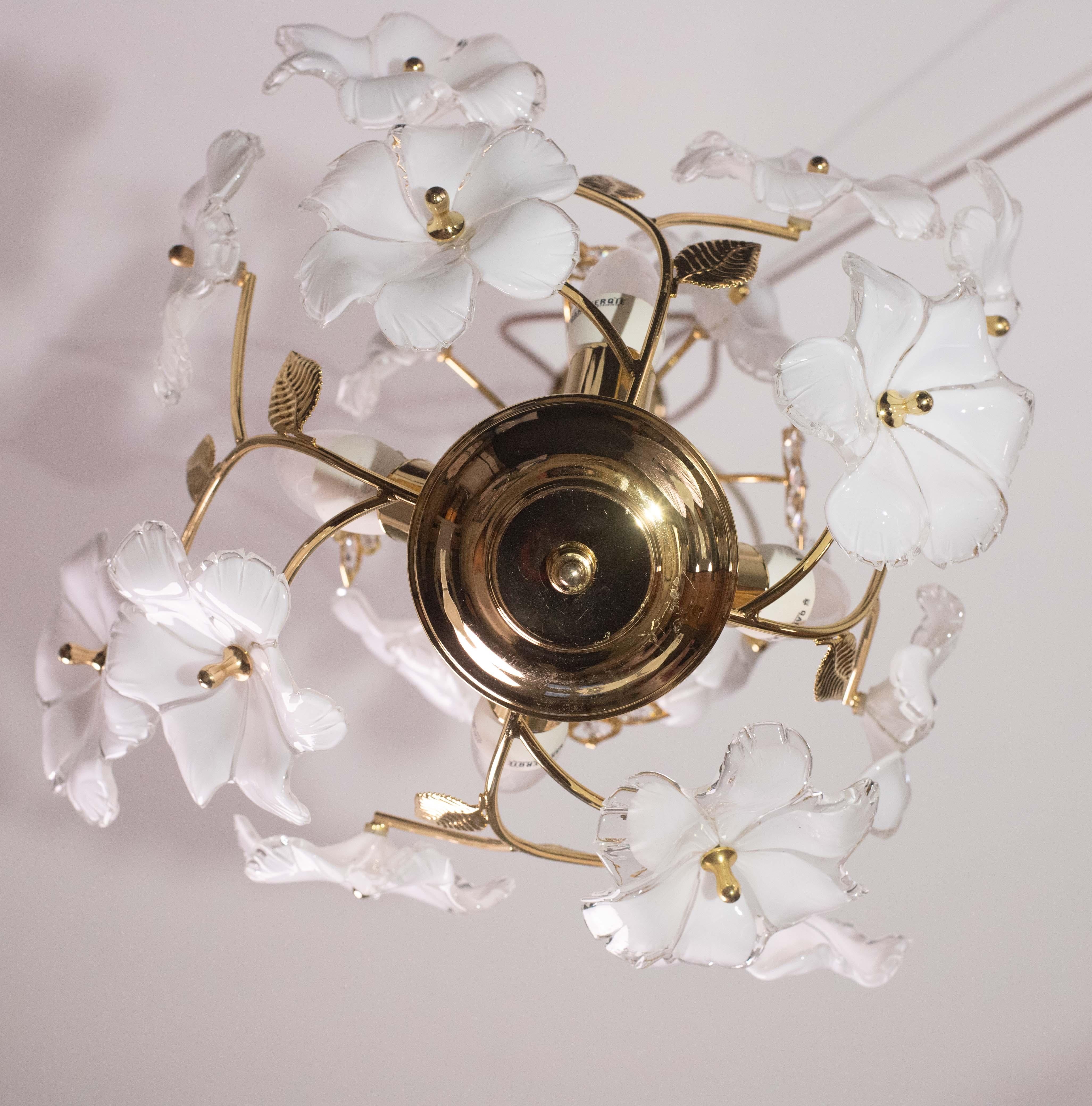 Charming Murano and Crystal Glass Vintage Chandelier White Flowers, 1970s For Sale 5
