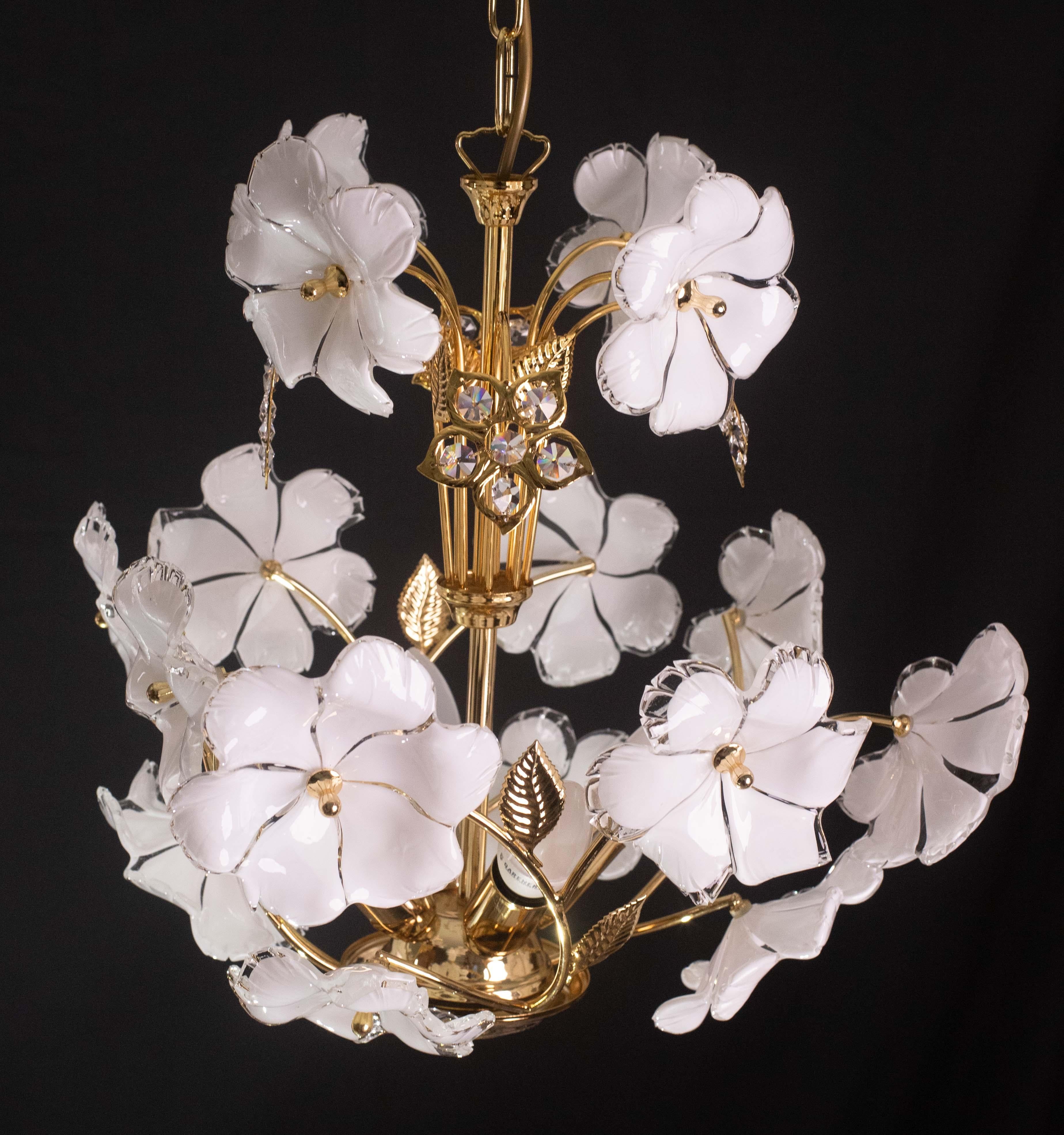 Charming Murano and Crystal Glass Vintage Chandelier White Flowers, 1970s For Sale 6