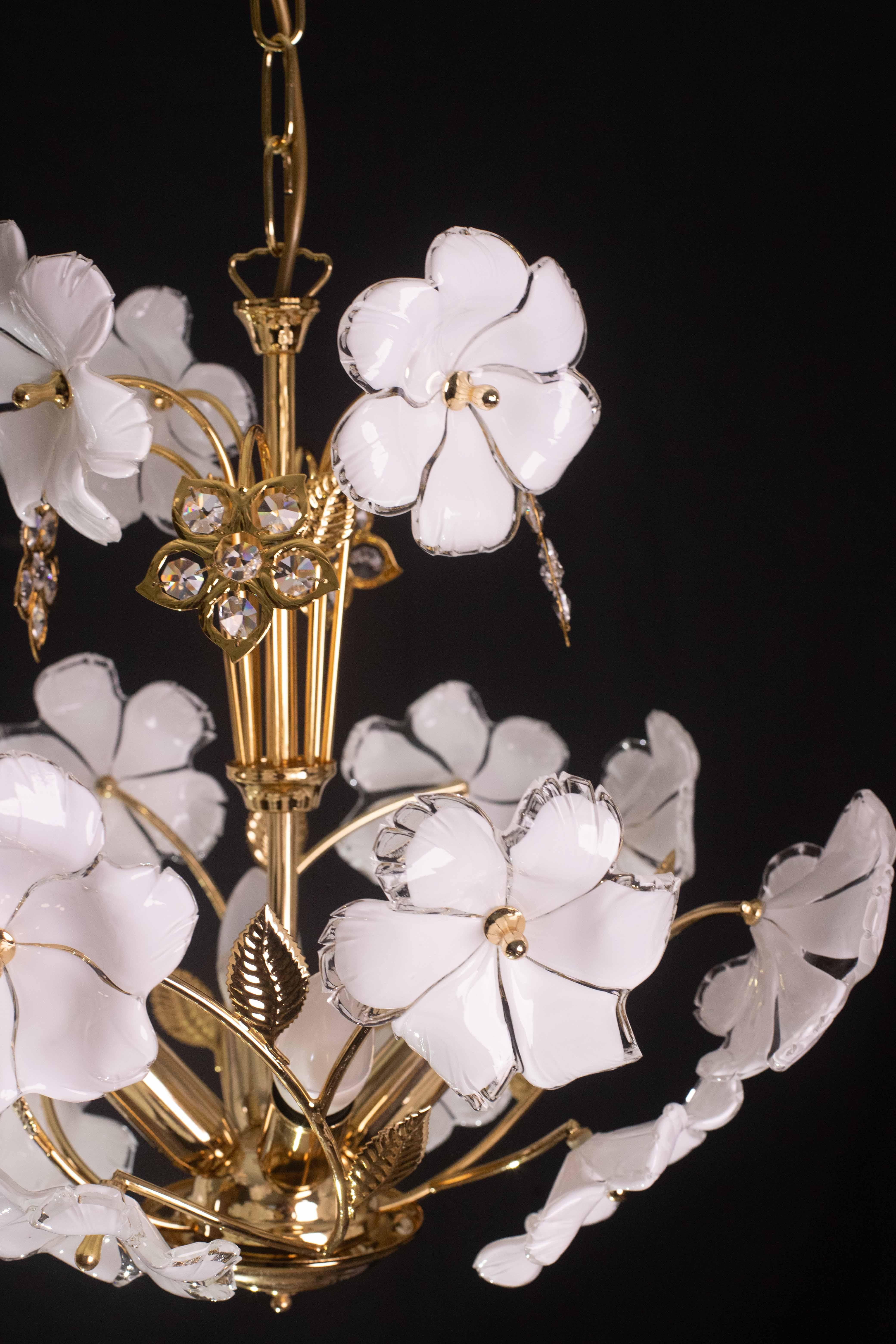 Charming Murano and Crystal Glass Vintage Chandelier White Flowers, 1970s For Sale 7