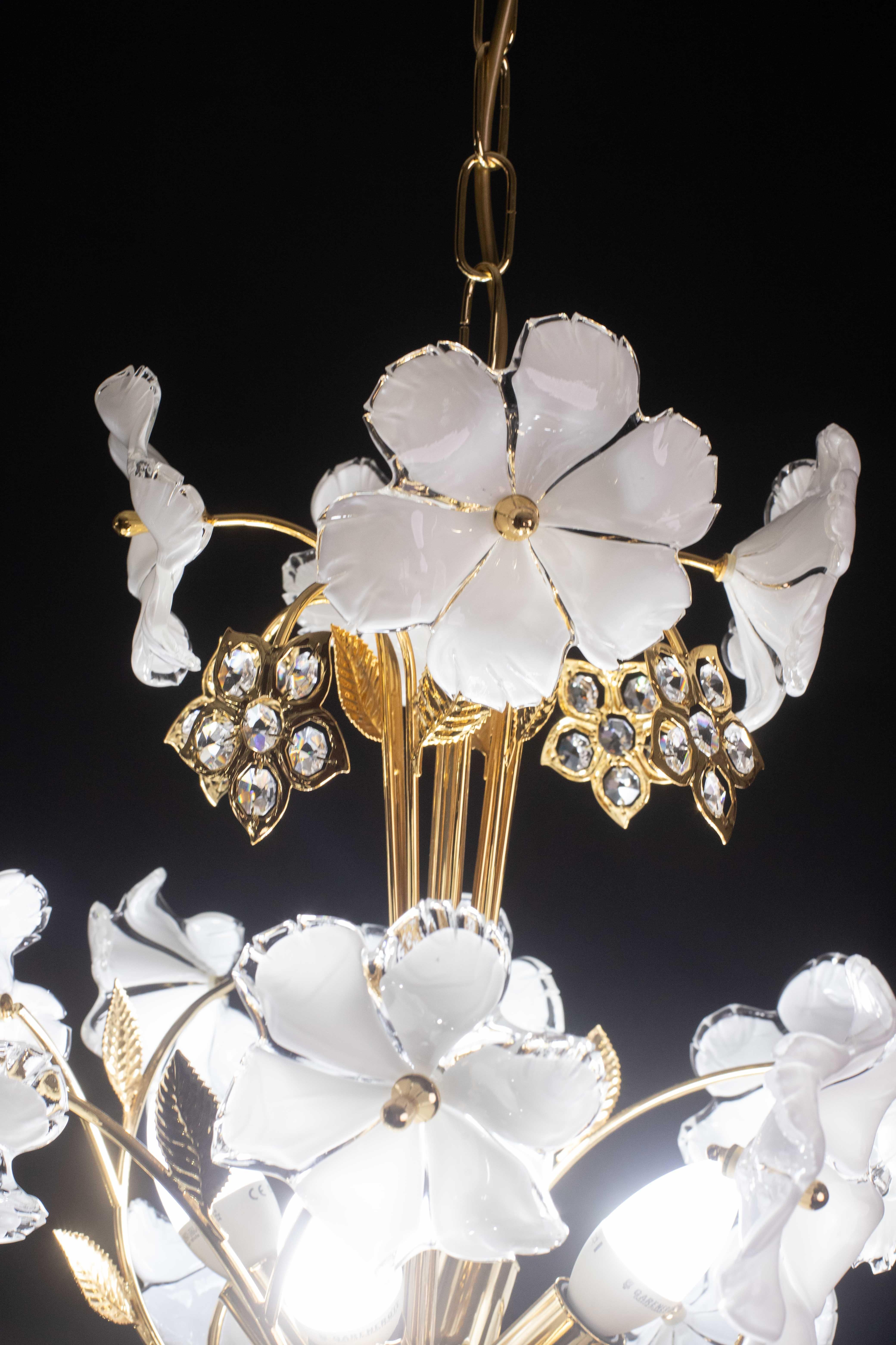 Charming Murano and Crystal Glass Vintage Chandelier White Flowers, 1970s For Sale 9