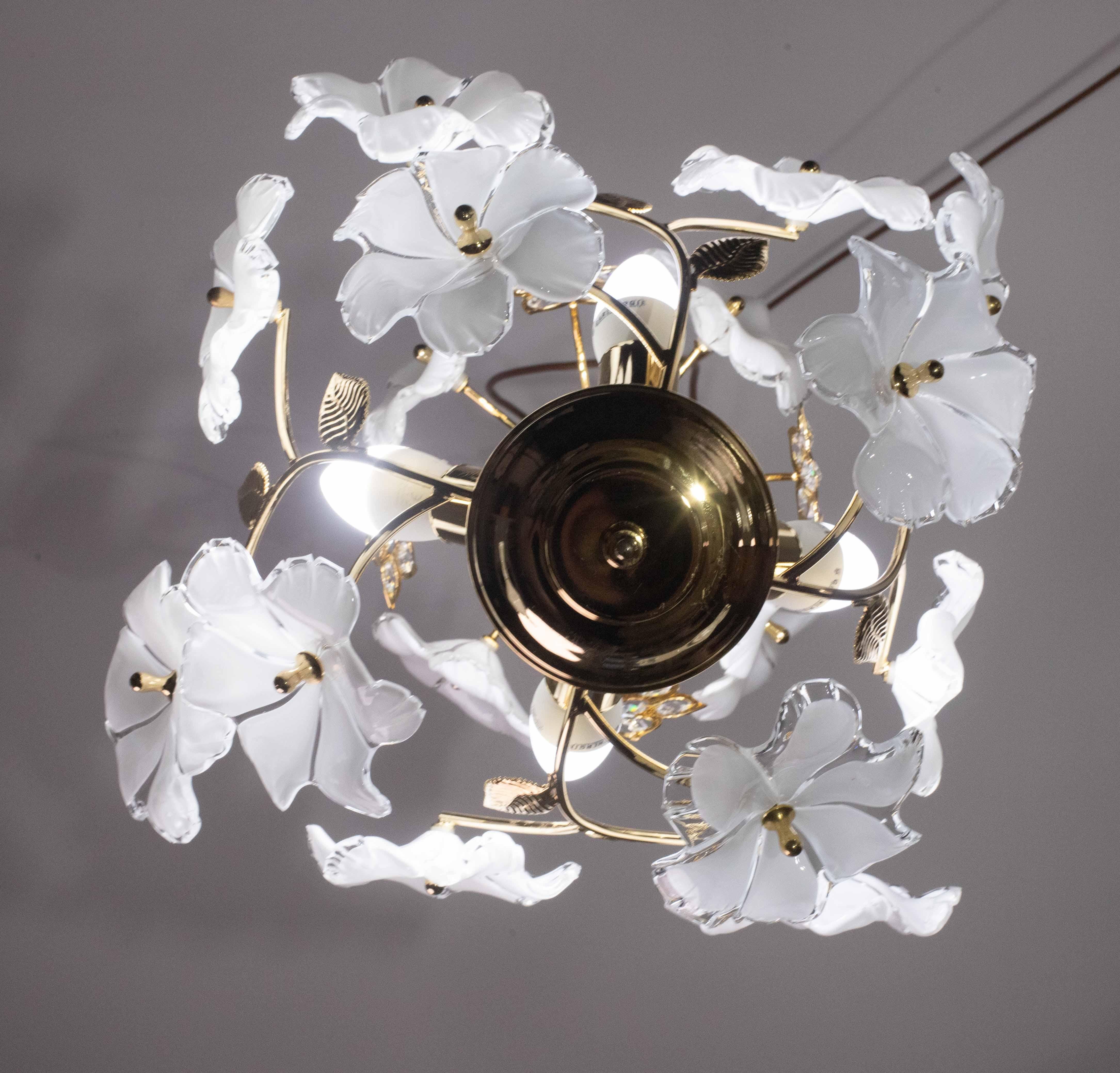 Murano Glass Charming Murano and Crystal Glass Vintage Chandelier White Flowers, 1970s For Sale