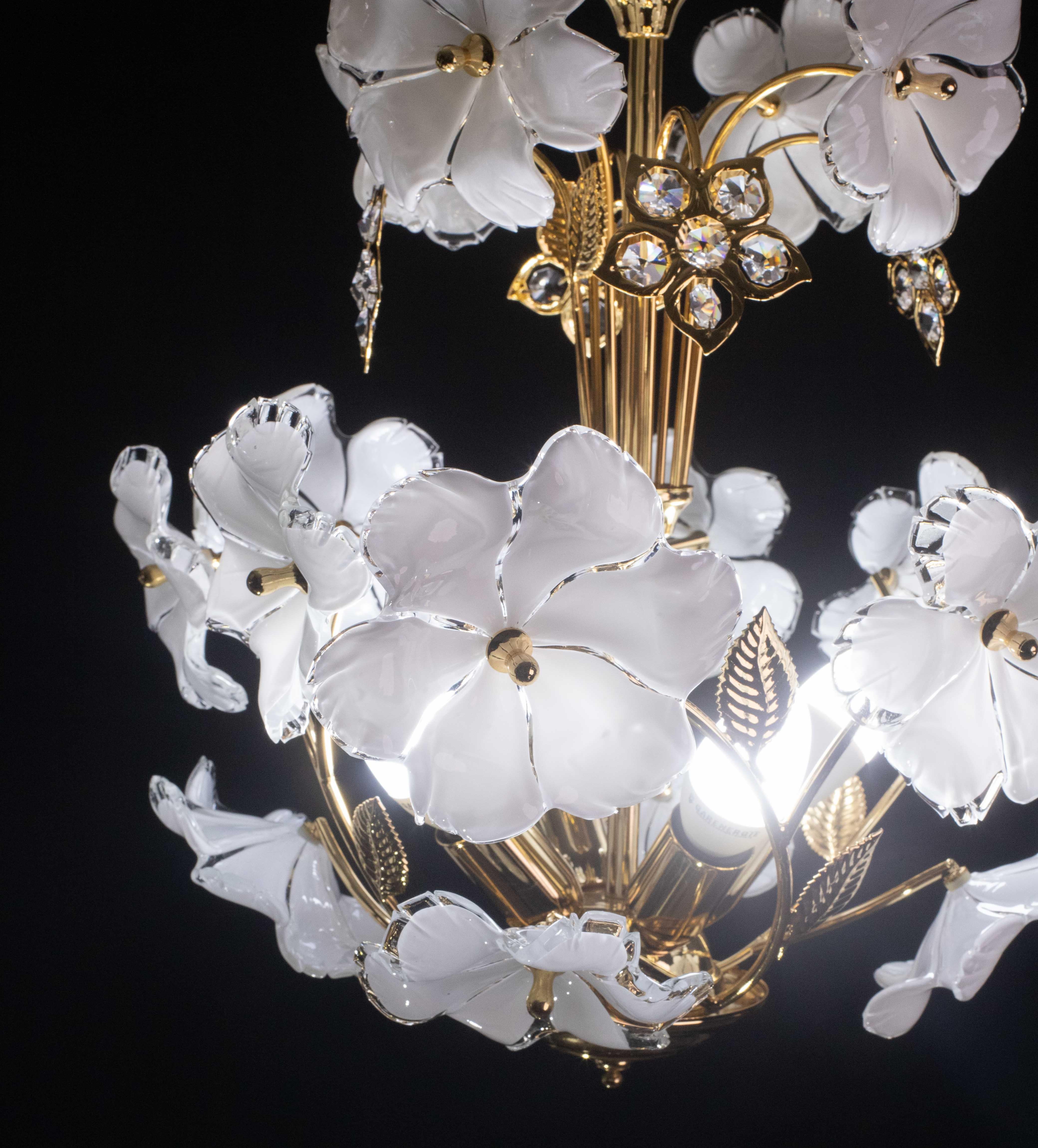 Charming Murano and Crystal Glass Vintage Chandelier White Flowers, 1970s For Sale 2