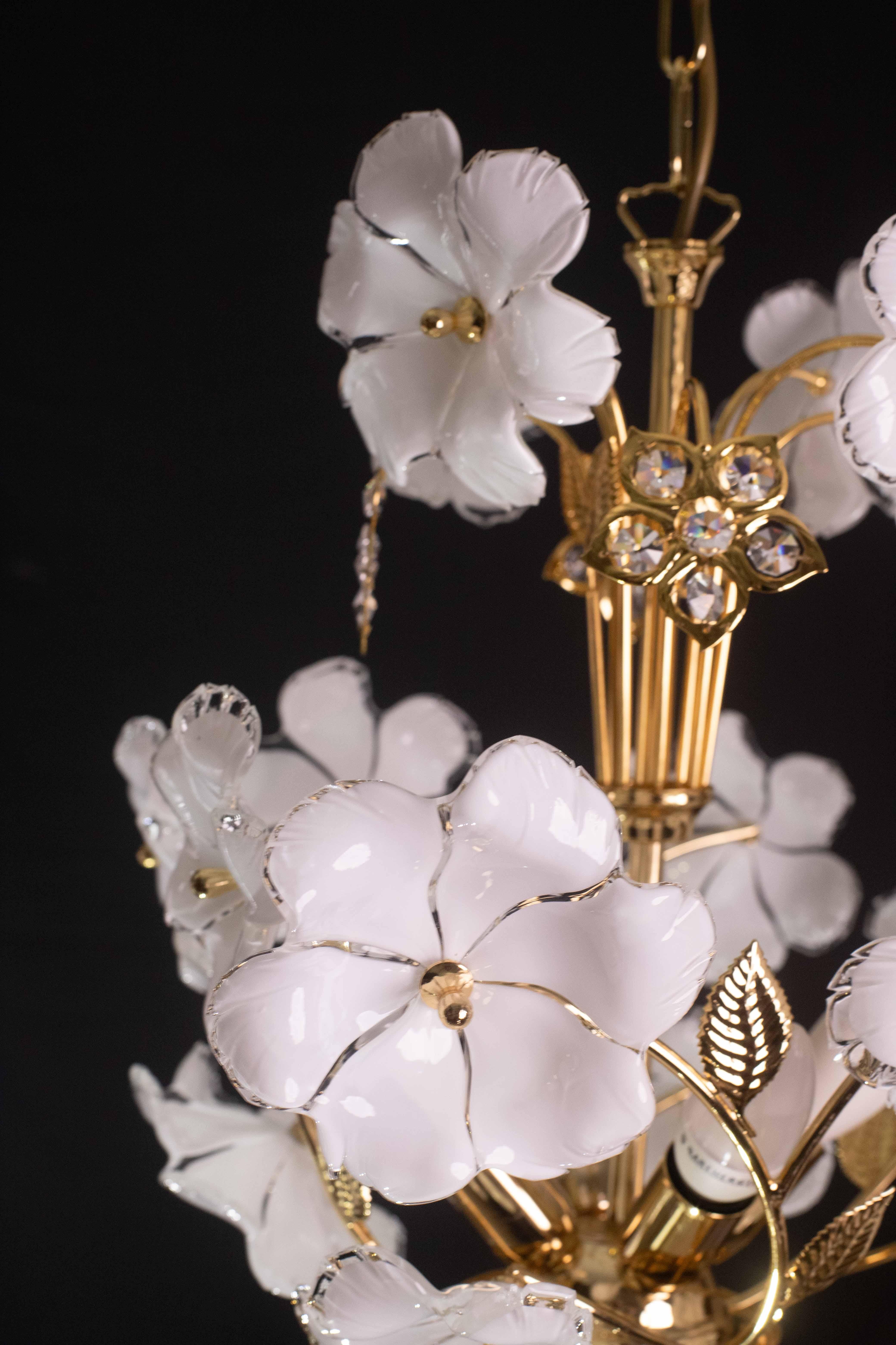 Charming Murano and Crystal Glass Vintage Chandelier White Flowers, 1970s For Sale 4