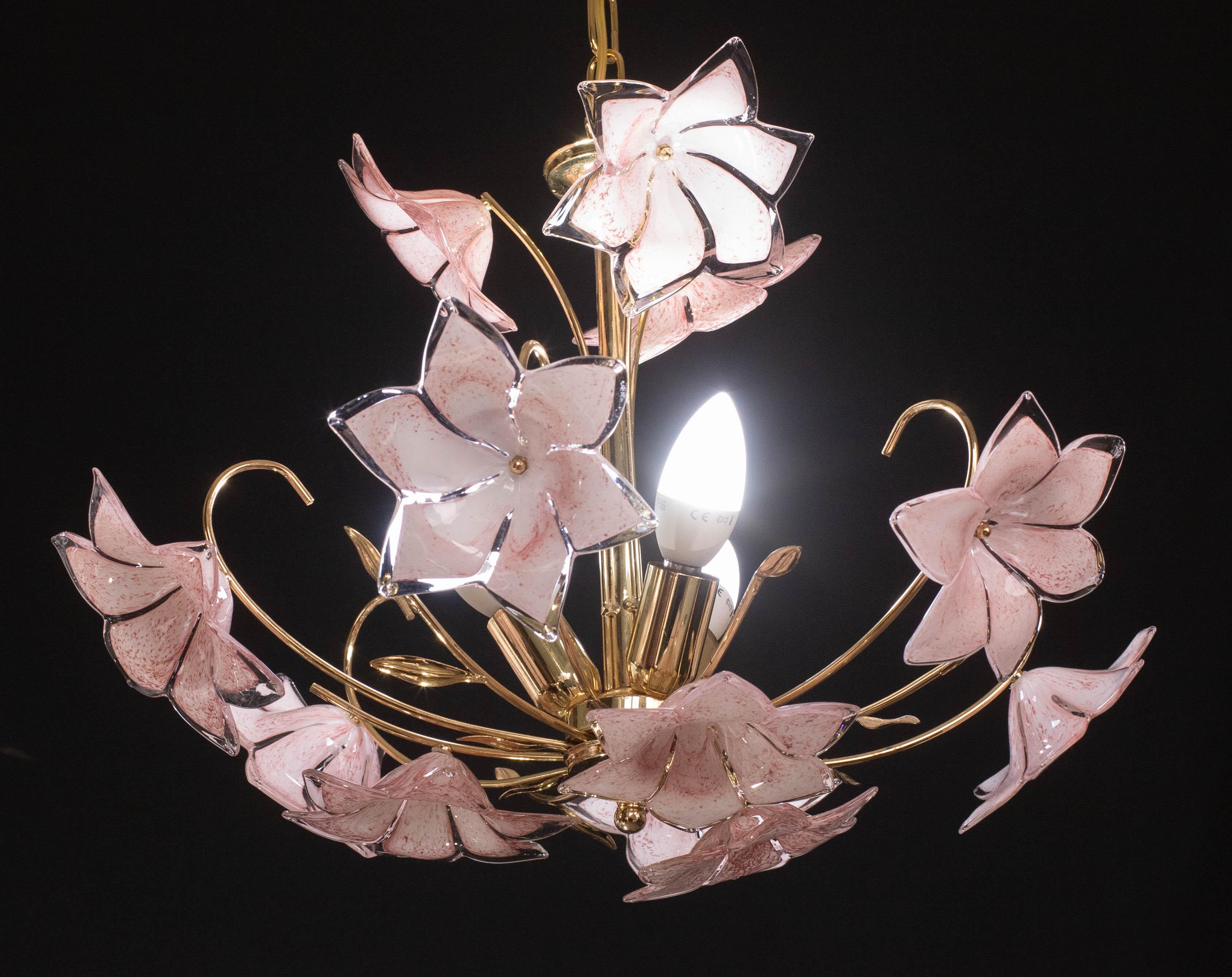 Vetro di Murano Incantevole lampadario in vetro di Murano Fiori rosa, 1970 in vendita
