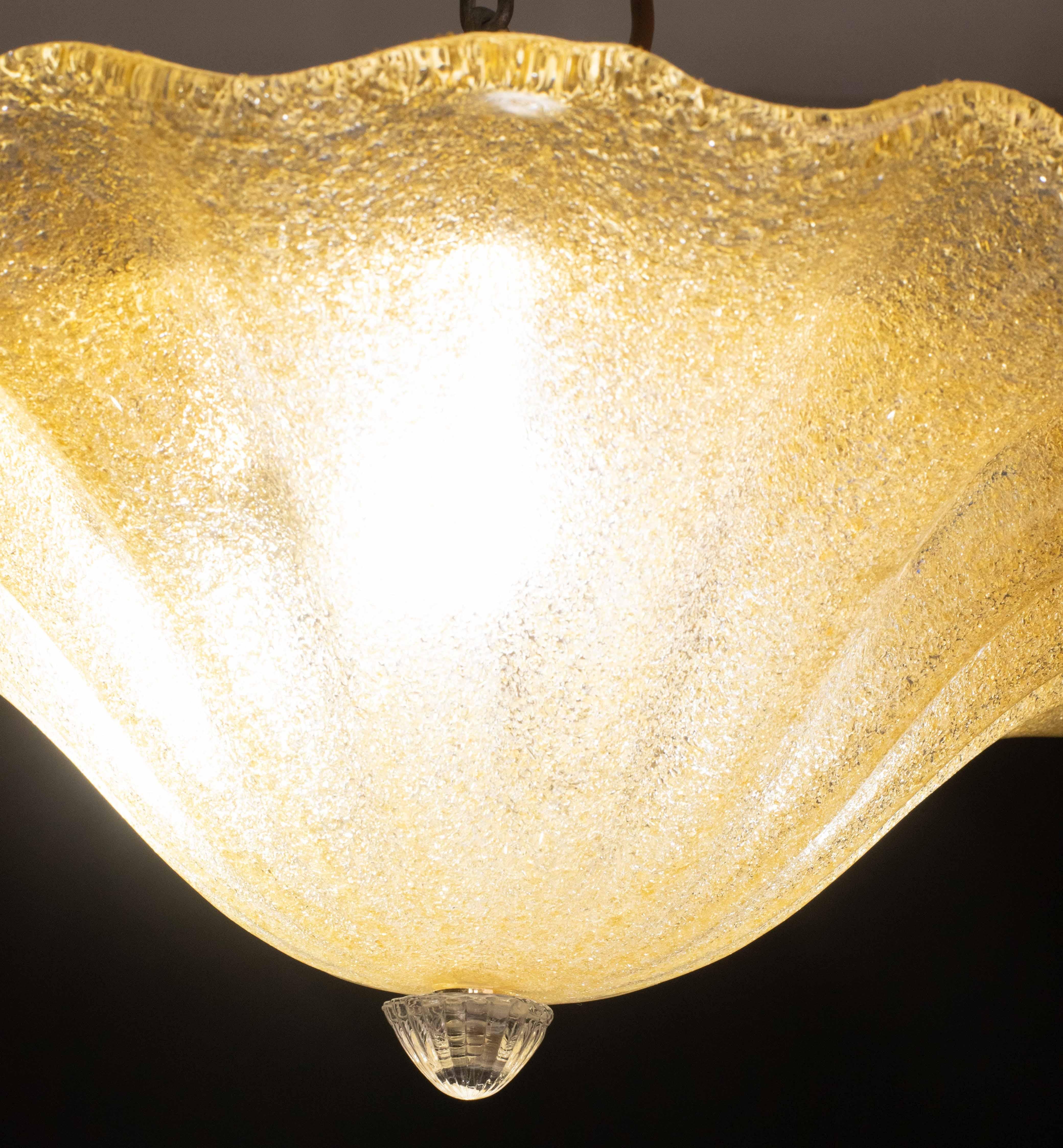 Incantevole plafoniera in vetro di Murano color oro Fiore, 1970 In condizioni buone in vendita a Roma, IT