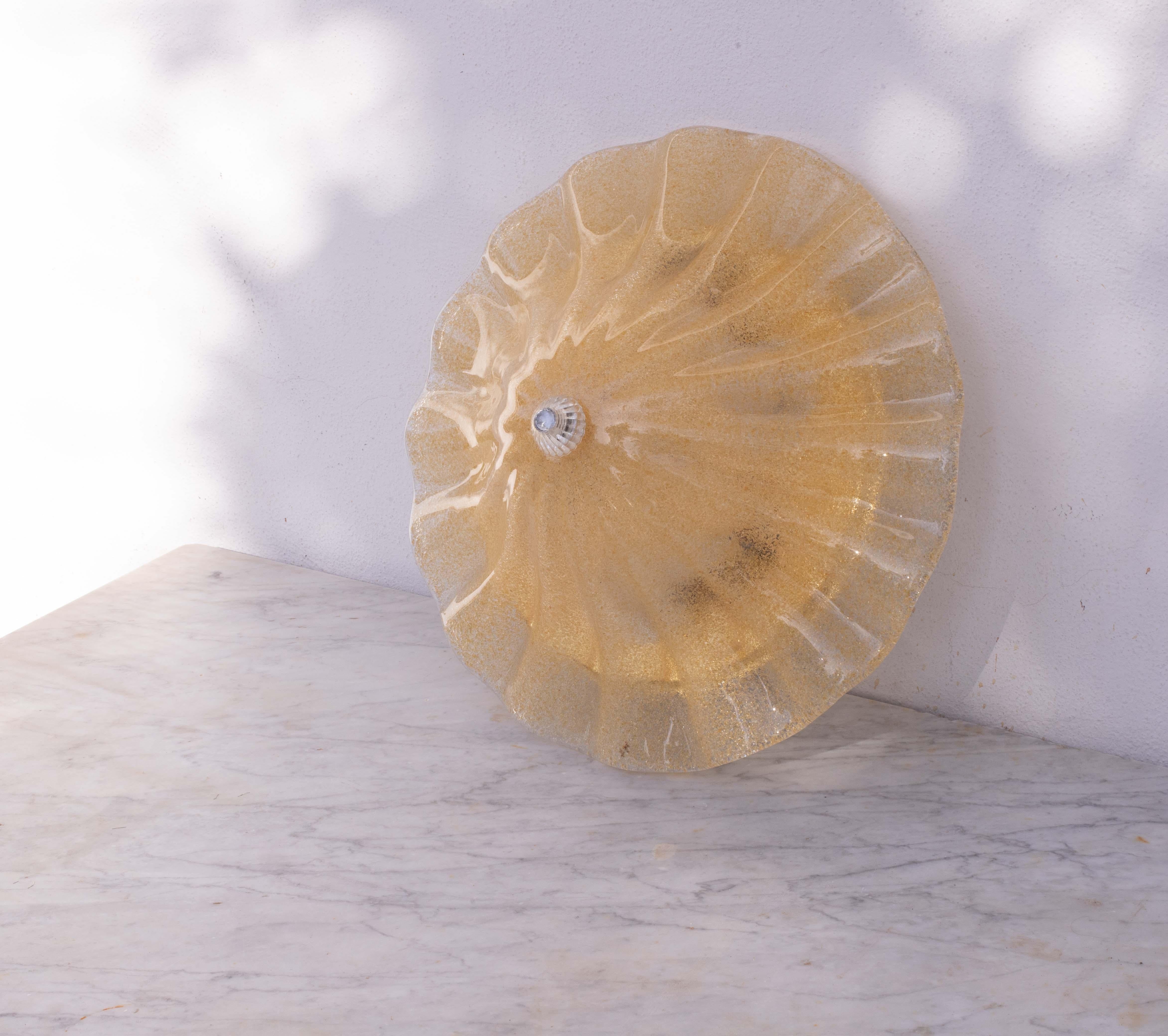 Incantevole plafoniera in vetro di Murano color oro Fiore, 1970 in vendita 3