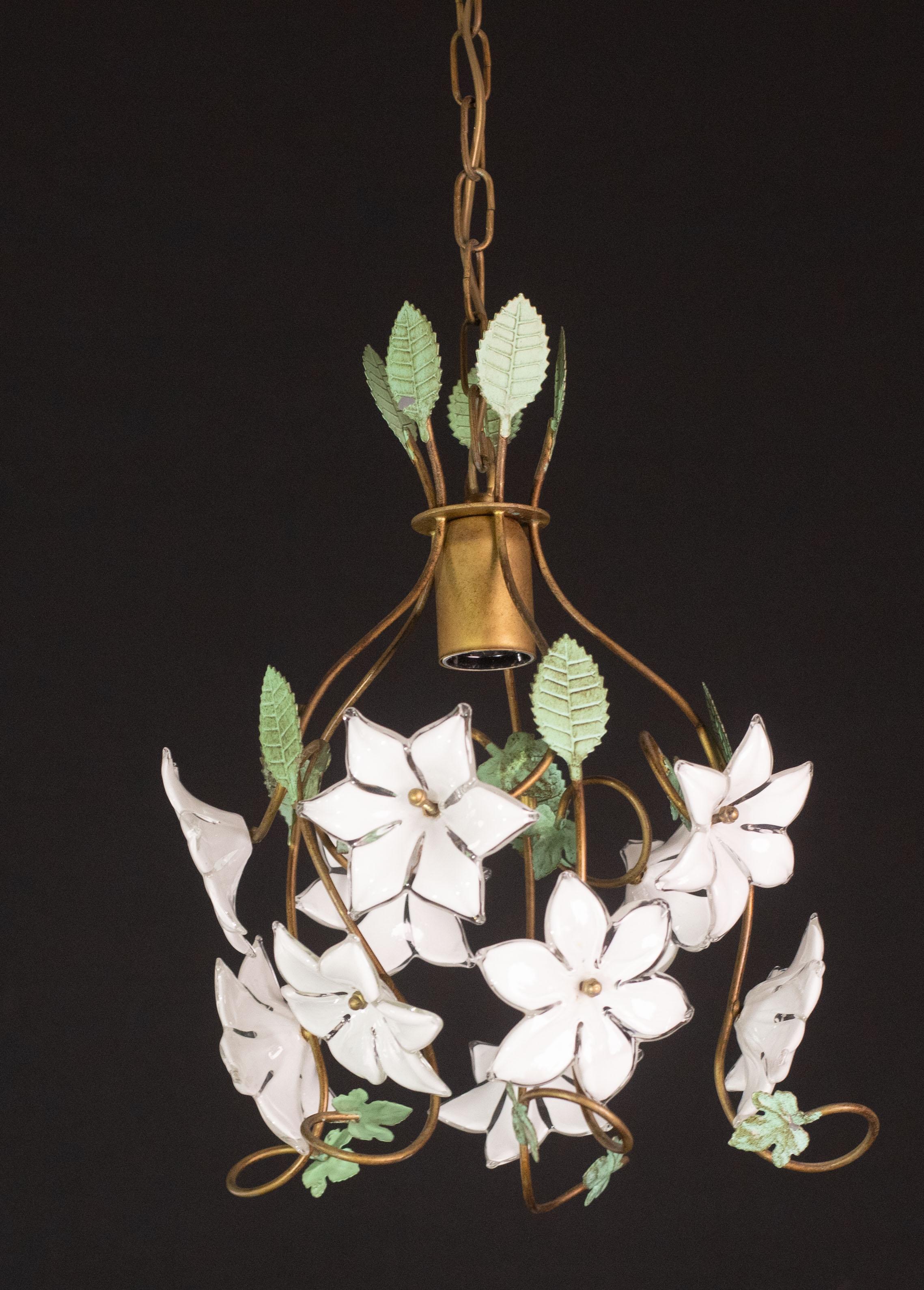 Whiting Lampadario d'epoca di Murano con fiori bianchi, 1980 in vendita 5