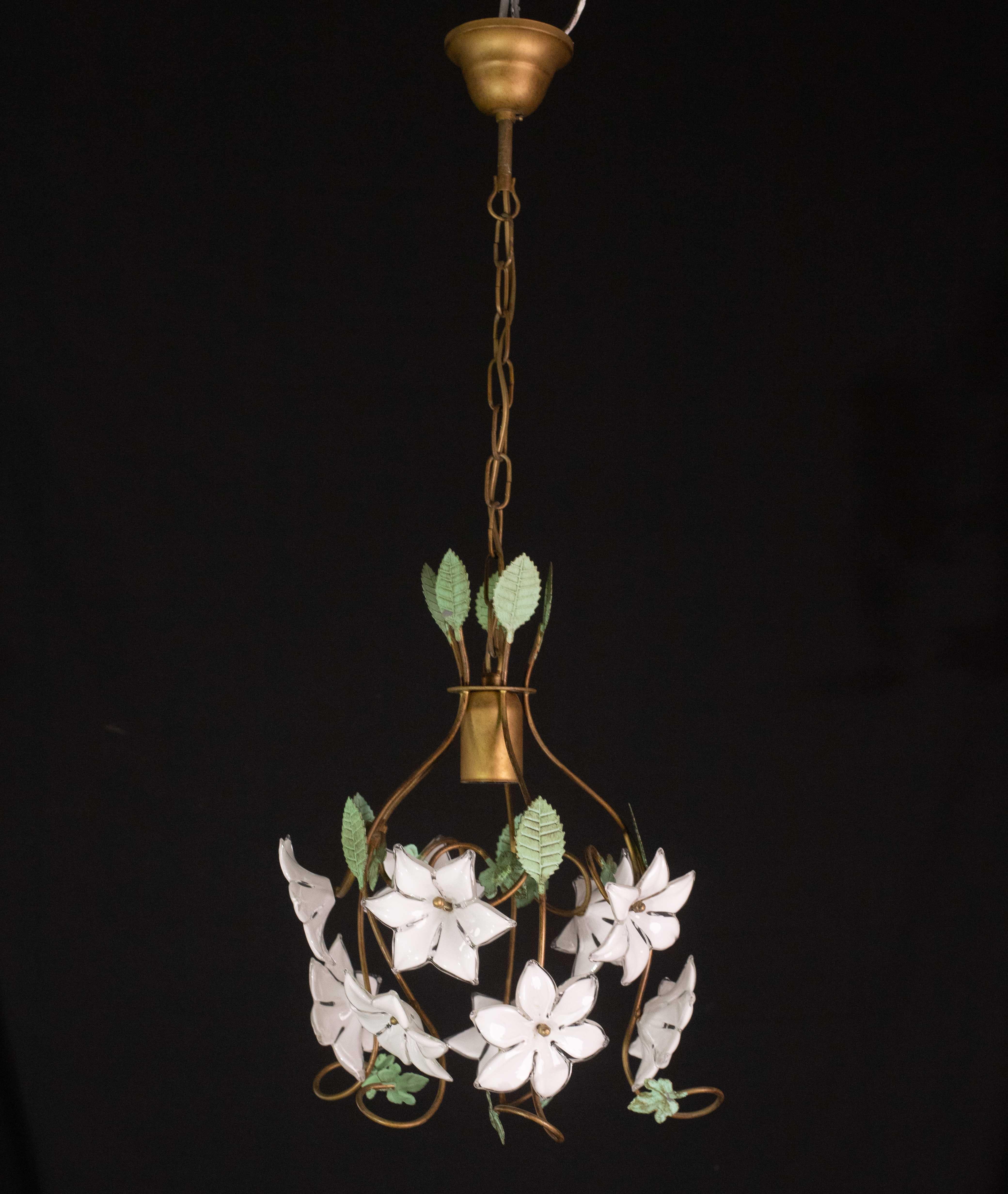 Whiting Lampadario d'epoca di Murano con fiori bianchi, 1980 in vendita 3