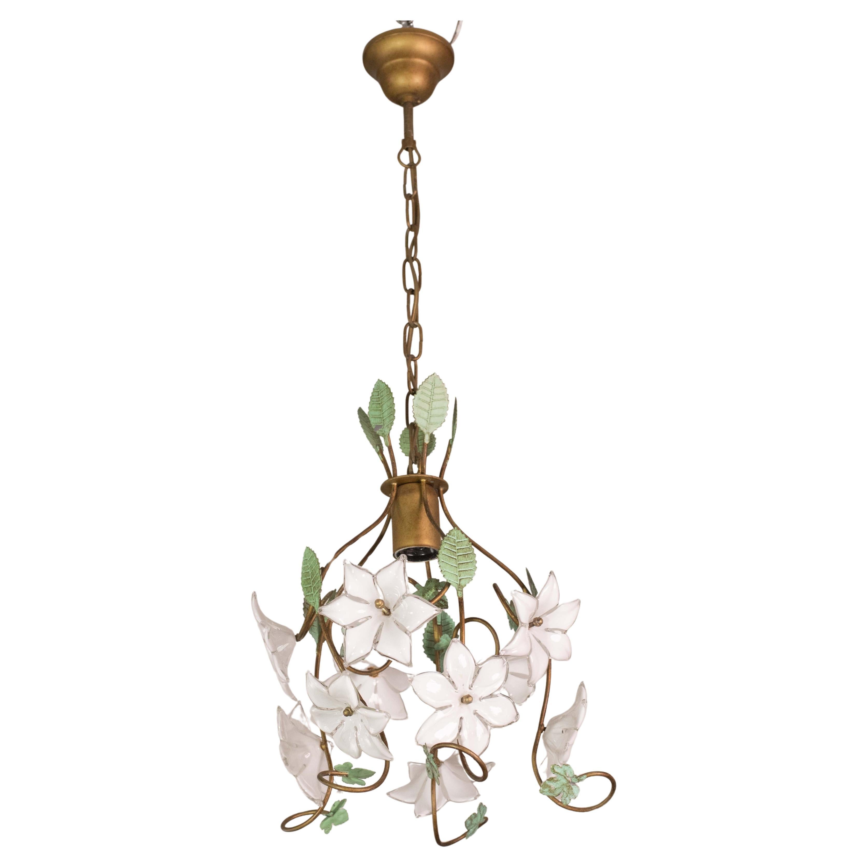 Charmanter Murano-Vintage-Kronleuchter mit weißen Blumen aus Weiß, 1980