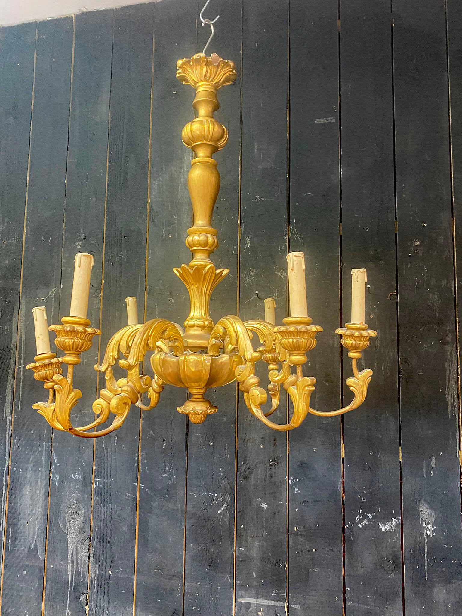 Charming  Neo baroque Chandelier in giltwood circa 1950 For Sale 5