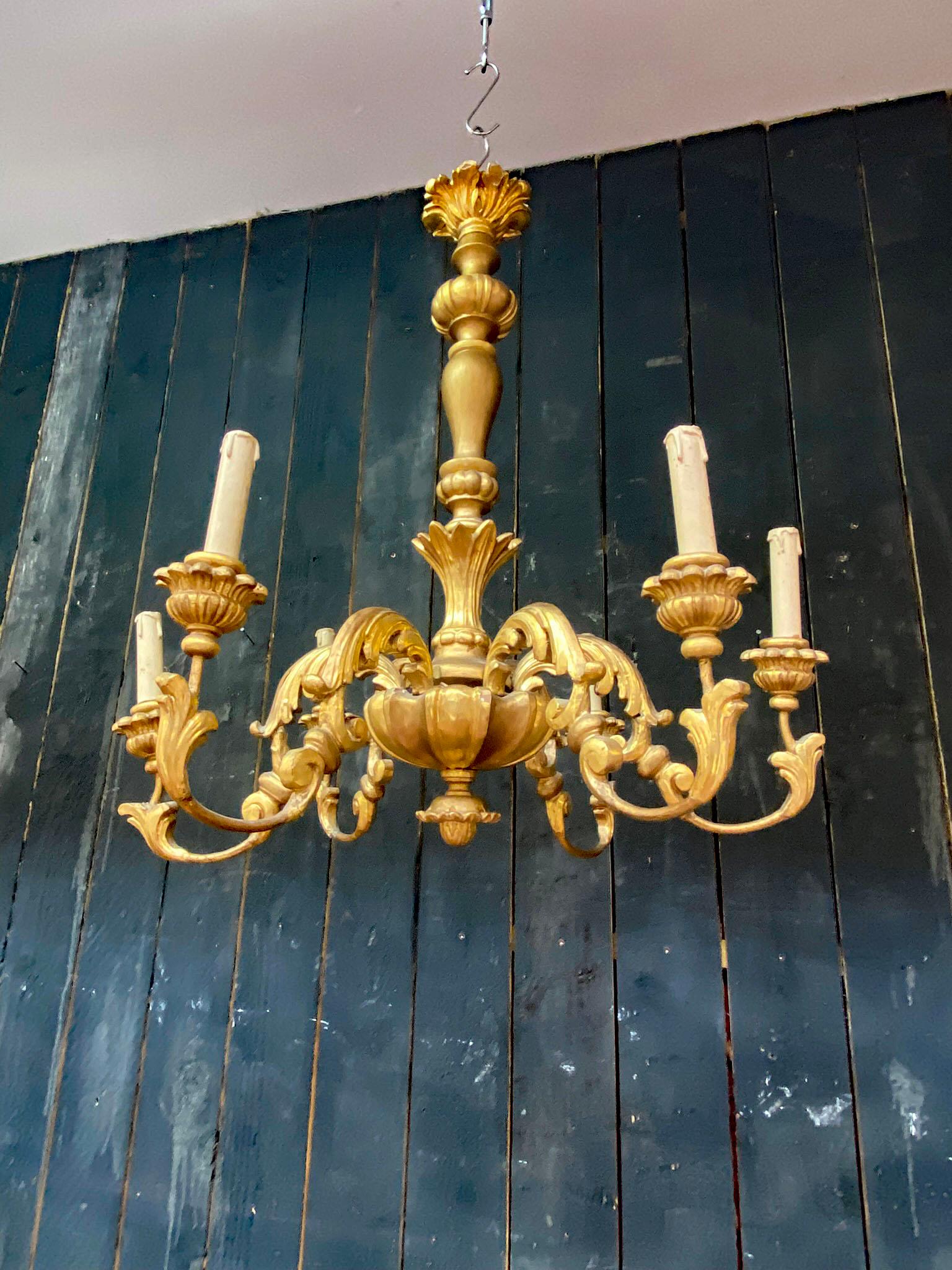 Charming  Neo baroque Chandelier in giltwood circa 1950 For Sale 6