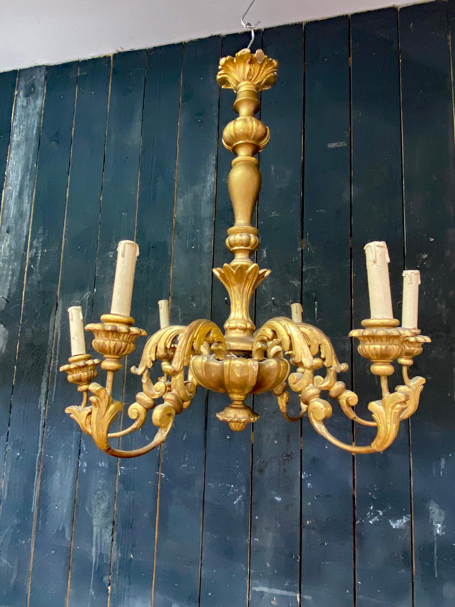 Charming  Neo baroque Chandelier in giltwood circa 1950 For Sale 8