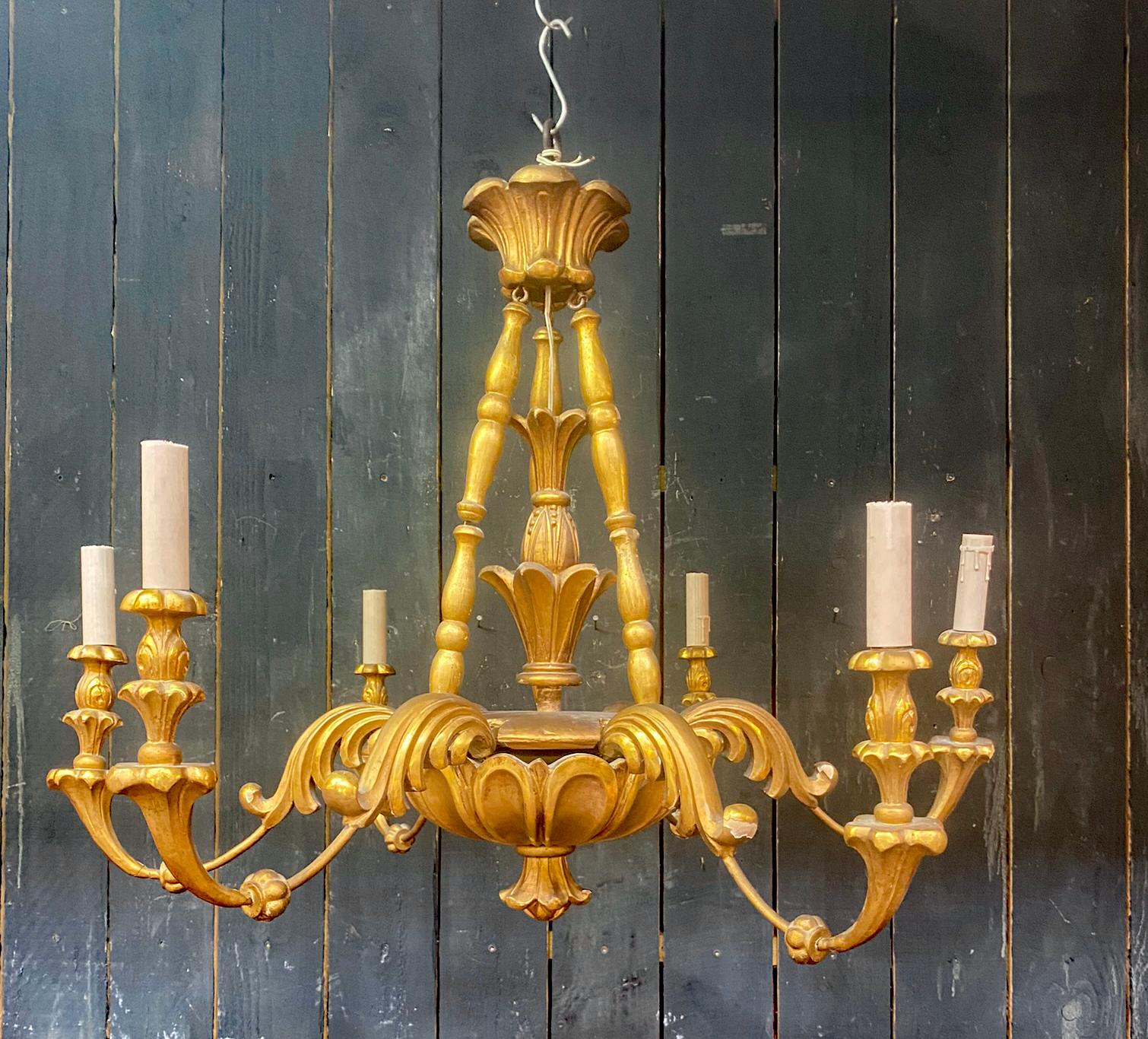 Charming  Neo baroque Chandelier in giltwood circa 1950 For Sale 1