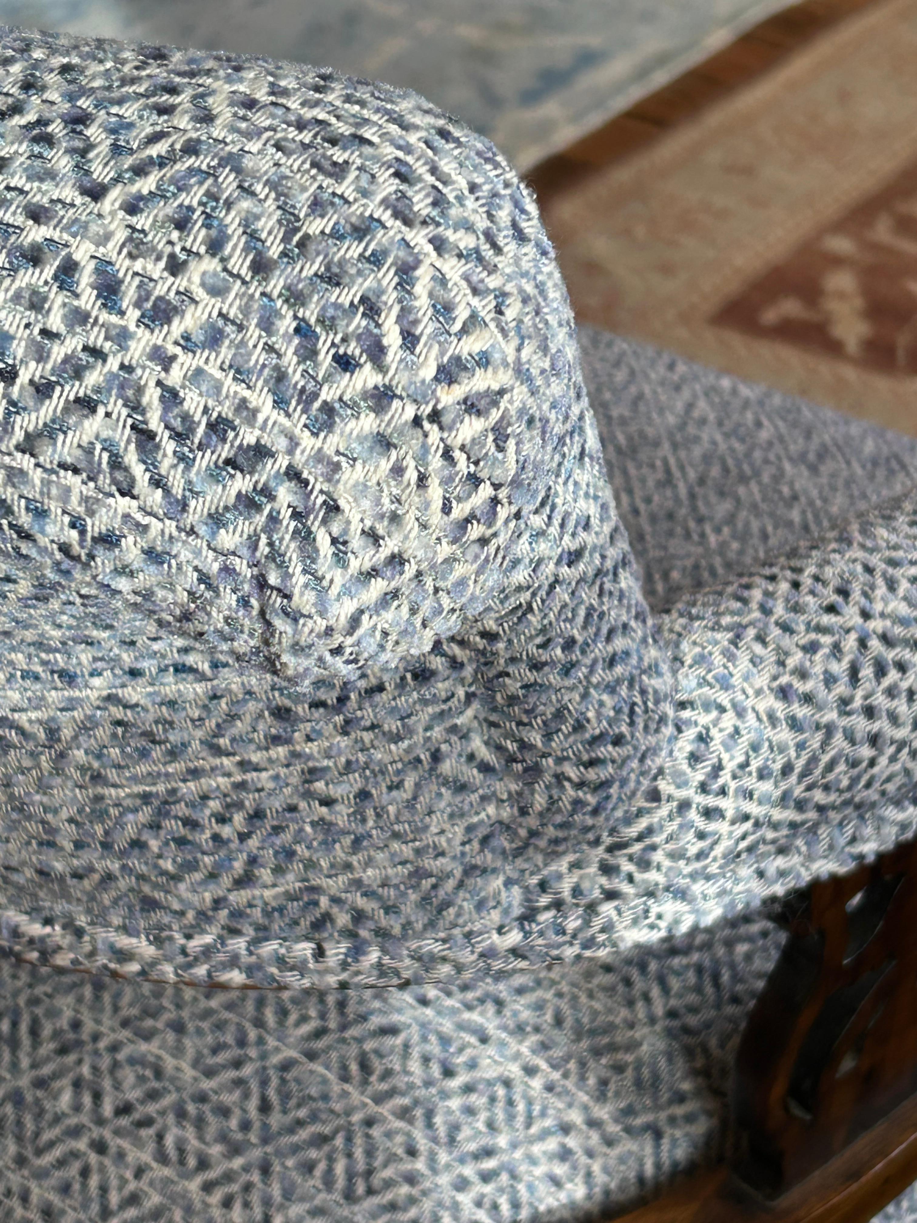 Charmant fauteuil victorien récemment mis à jour Bon état - En vente à Hopewell, NJ