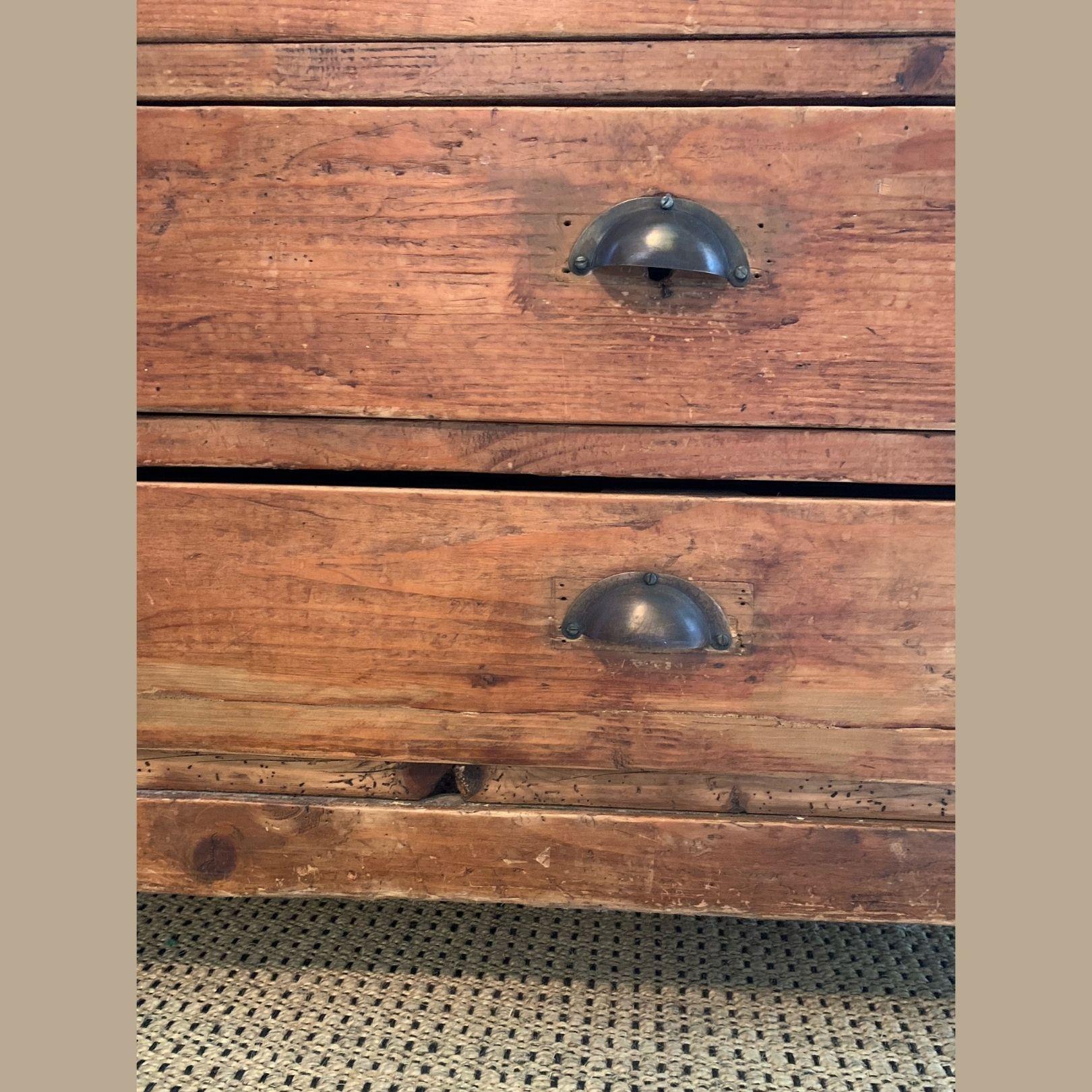 Charming Oak, Four-Drawer Dresser with Bin Pull Hardware In Distressed Condition In Austin, TX