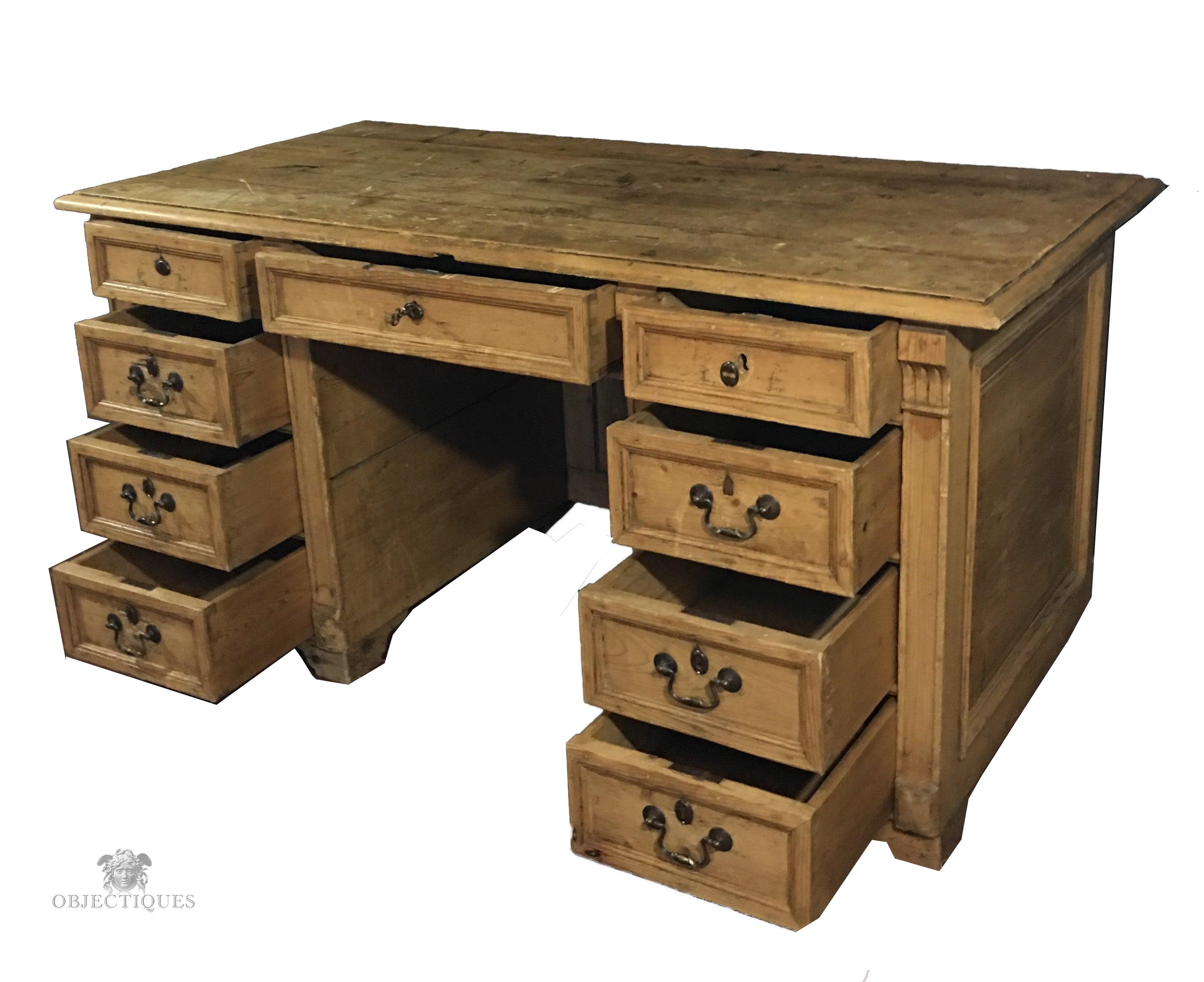 Charming Old English Pine Desk with Great Details In Good Condition For Sale In Bronx, NY