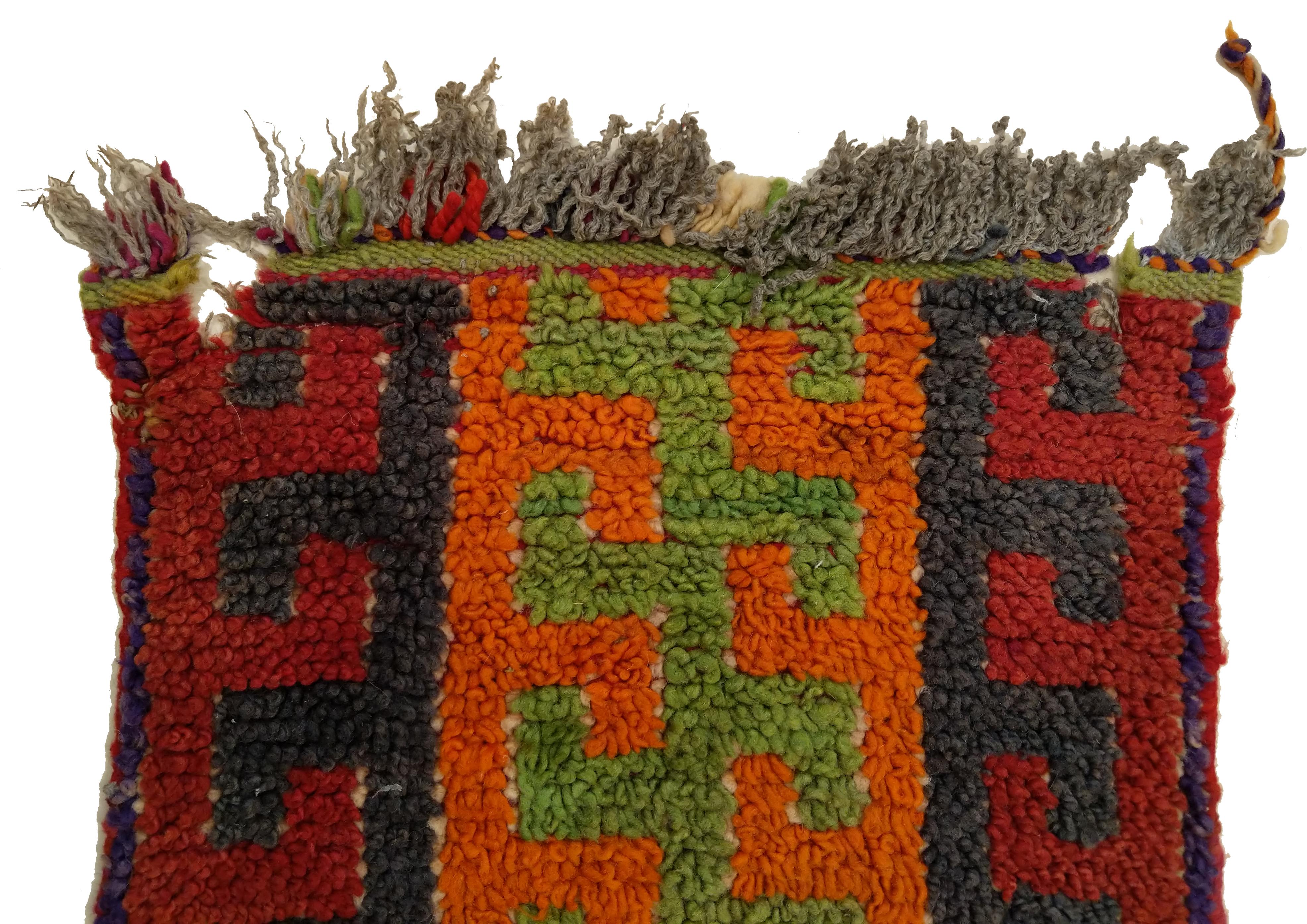Charmant vieux tapis berbère marocain miniature à motif géométrique abstrait Bon état - En vente à Milan, IT
