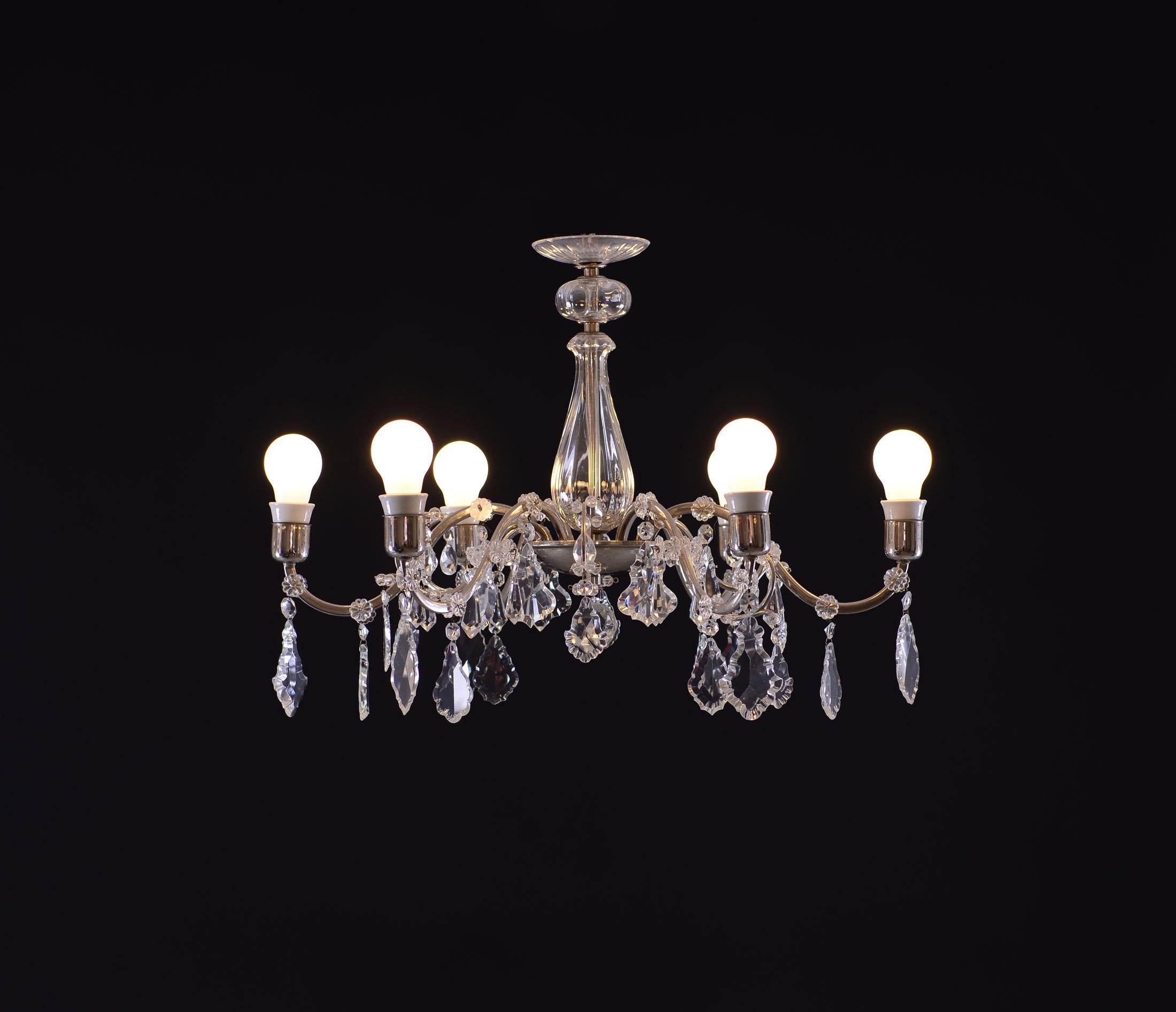 Charming Original Mid-Century Modern Brass and Crystal Glass Chandelier In Excellent Condition For Sale In Vienna, AT