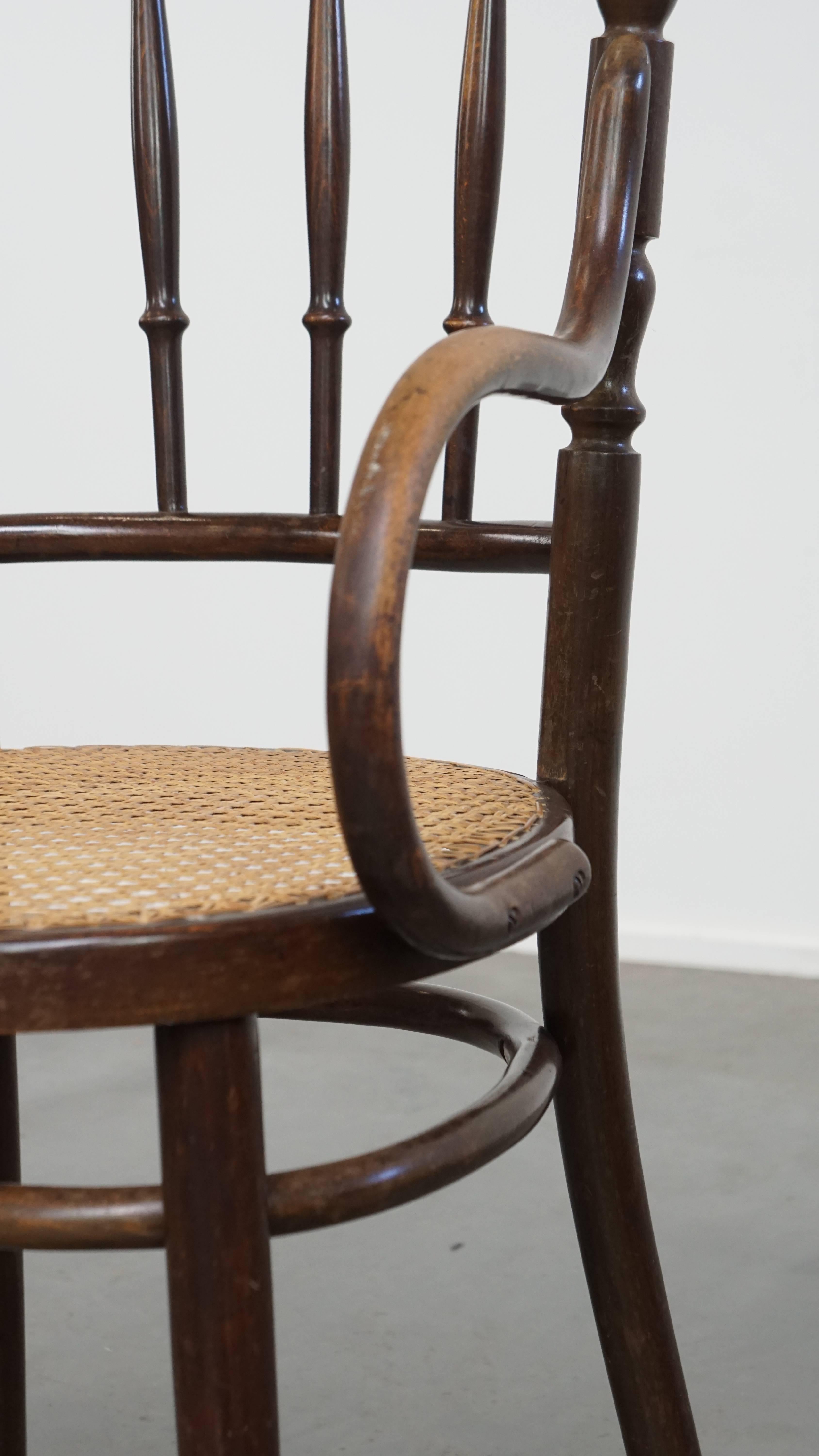 Incantevole sedia bistrot originale d'epoca Thonet con braccioli in vendita 4