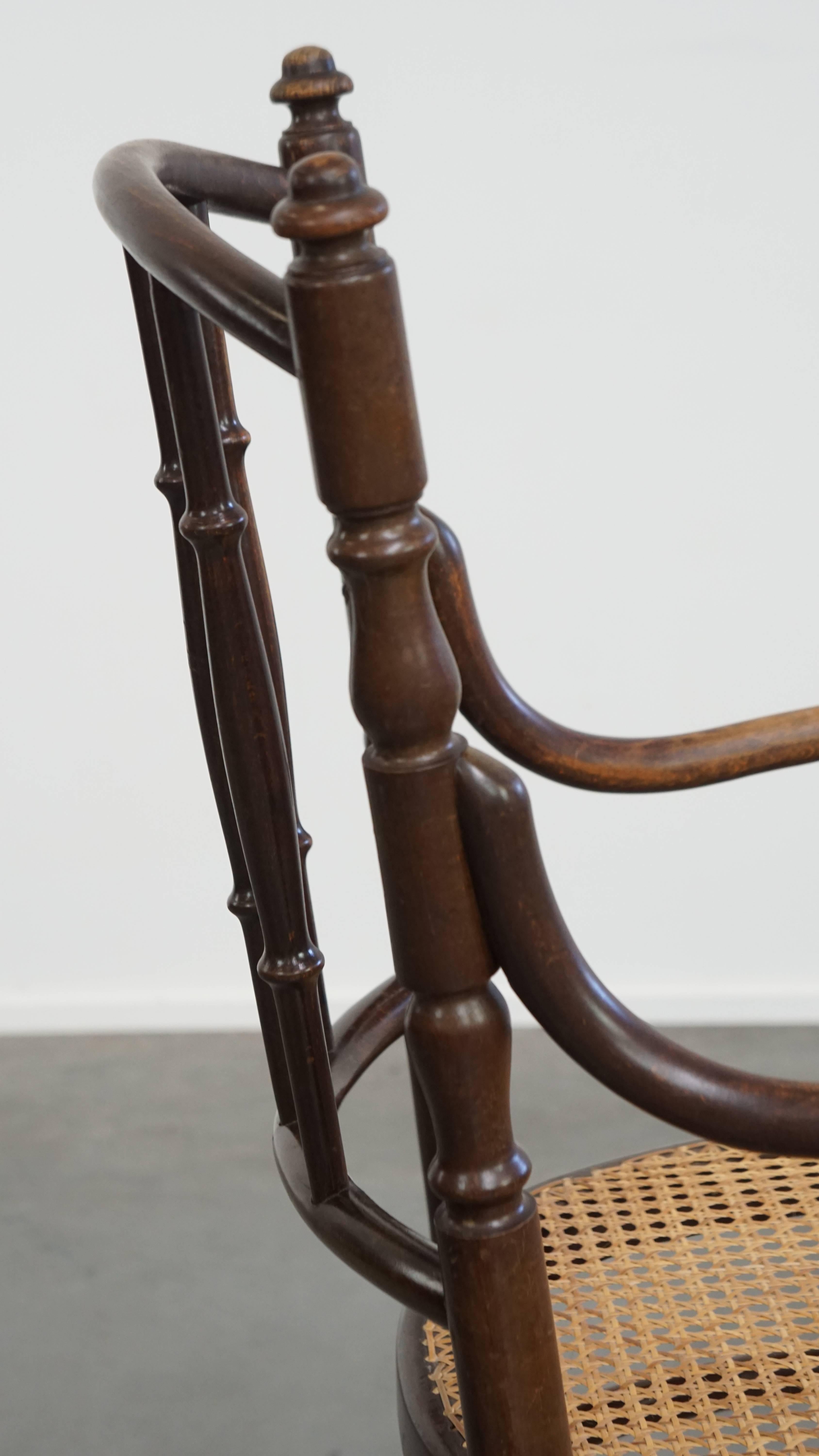 Incantevole sedia bistrot originale d'epoca Thonet con braccioli in vendita 6
