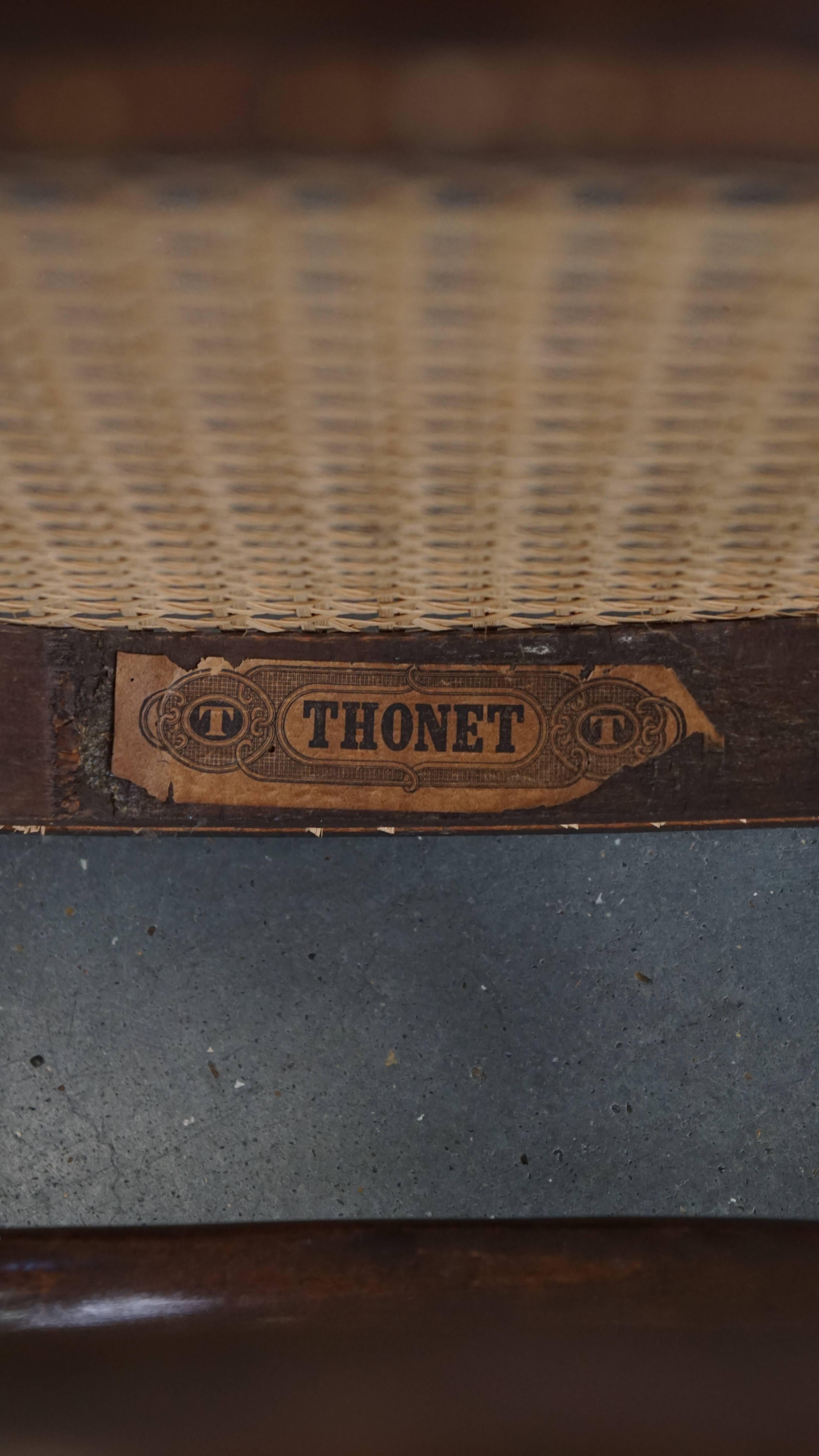 Incantevole sedia bistrot originale d'epoca Thonet con braccioli in vendita 9