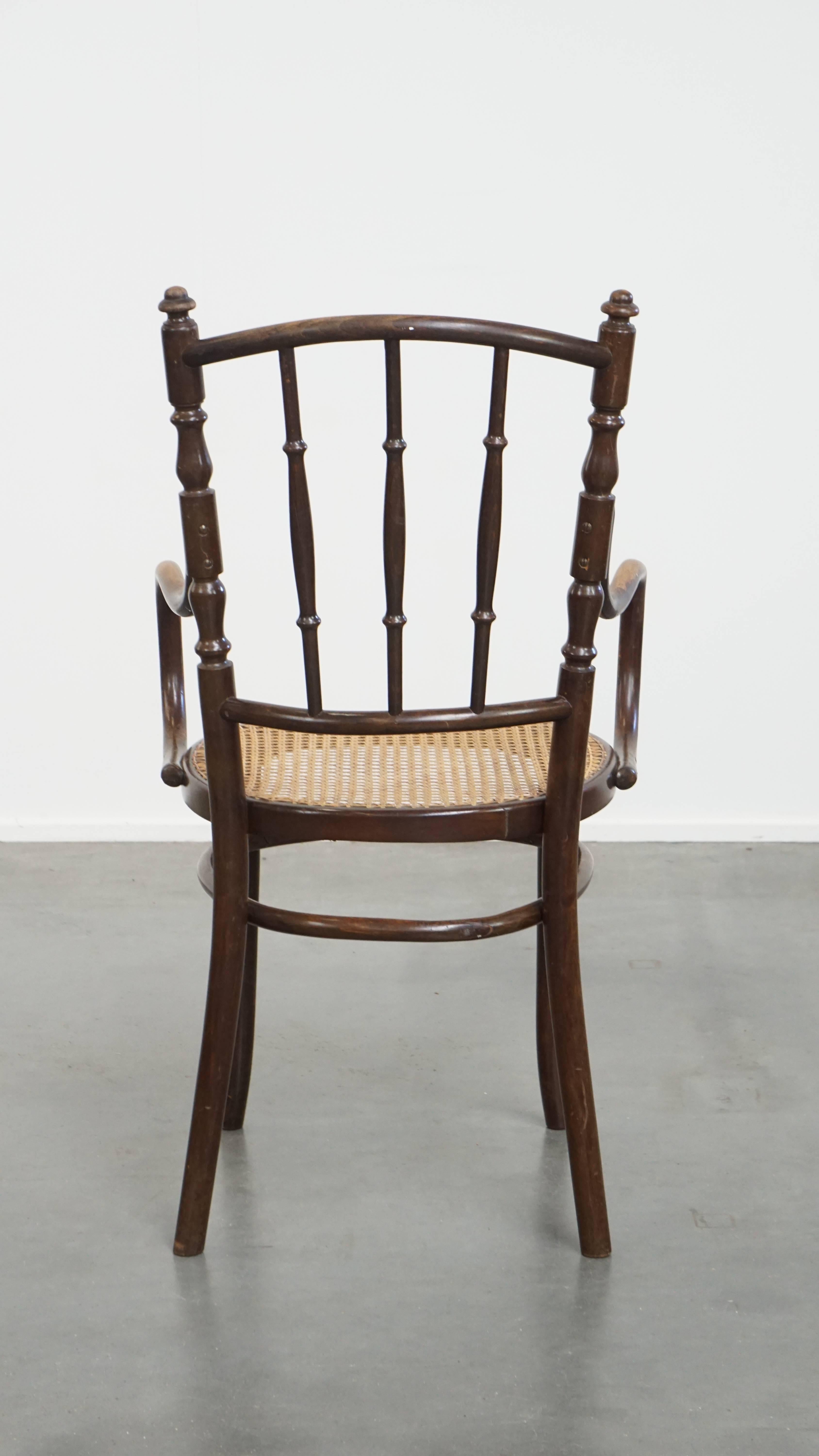 Fatto a mano Incantevole sedia bistrot originale d'epoca Thonet con braccioli in vendita