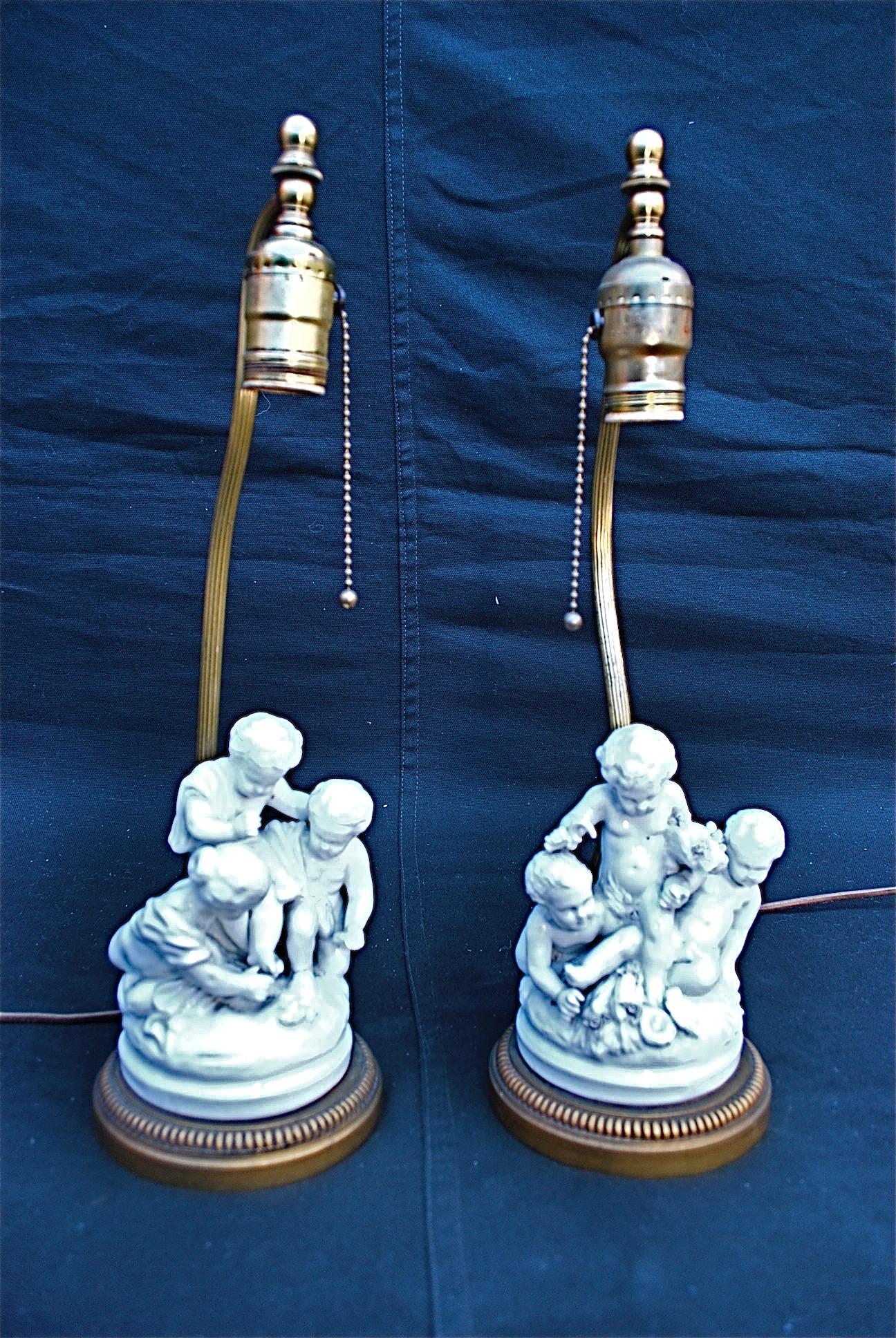 Early 20th Century Charming Pair of 1920s French Porcelain Cherubs Lamps