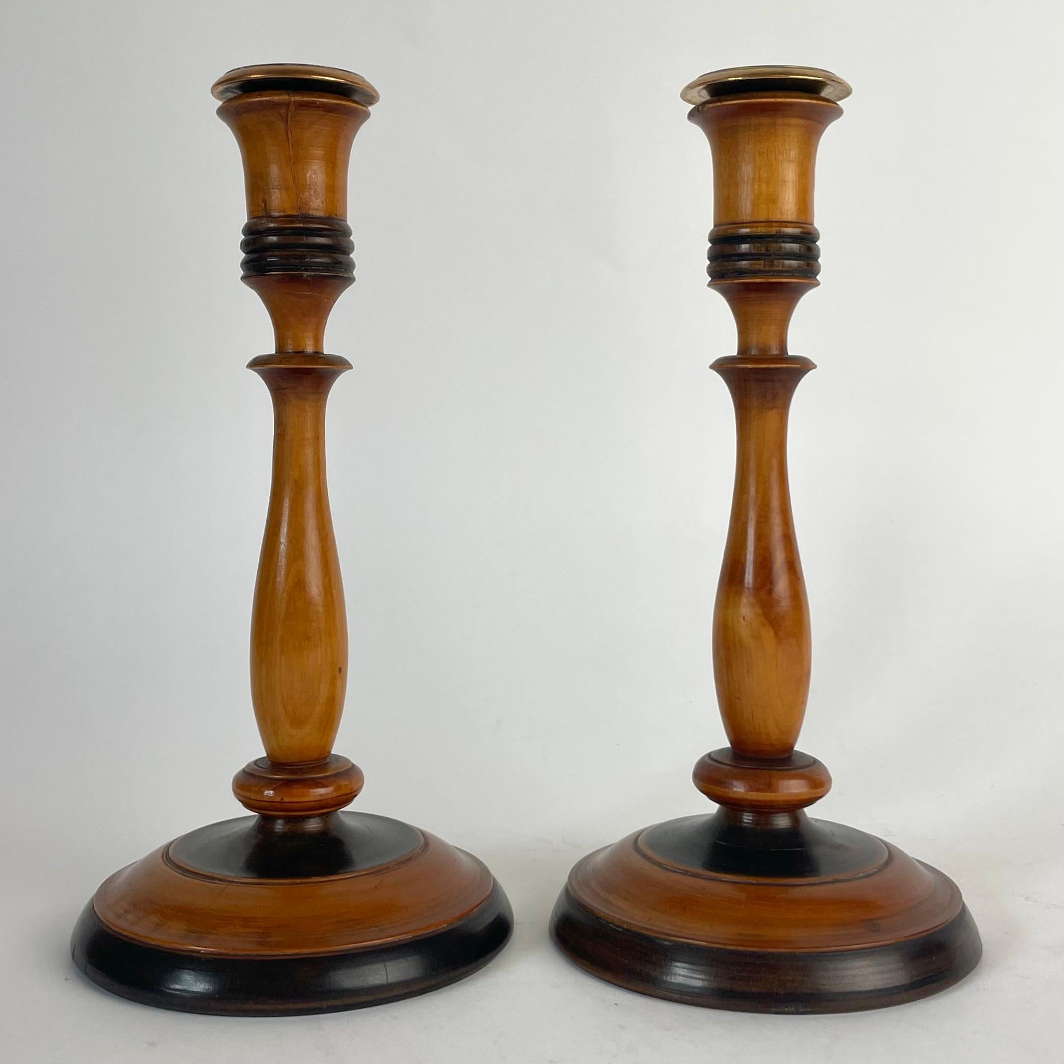 
Charming Pair of Karl Johan Birch Candlesticks, Sweden, 1820s

Elegant pair of candlesticks from Sweden, crafted in beautifully turned birch with contrasting ebonized accents and removable brass sconces. Dating from the Karl Johan period (the