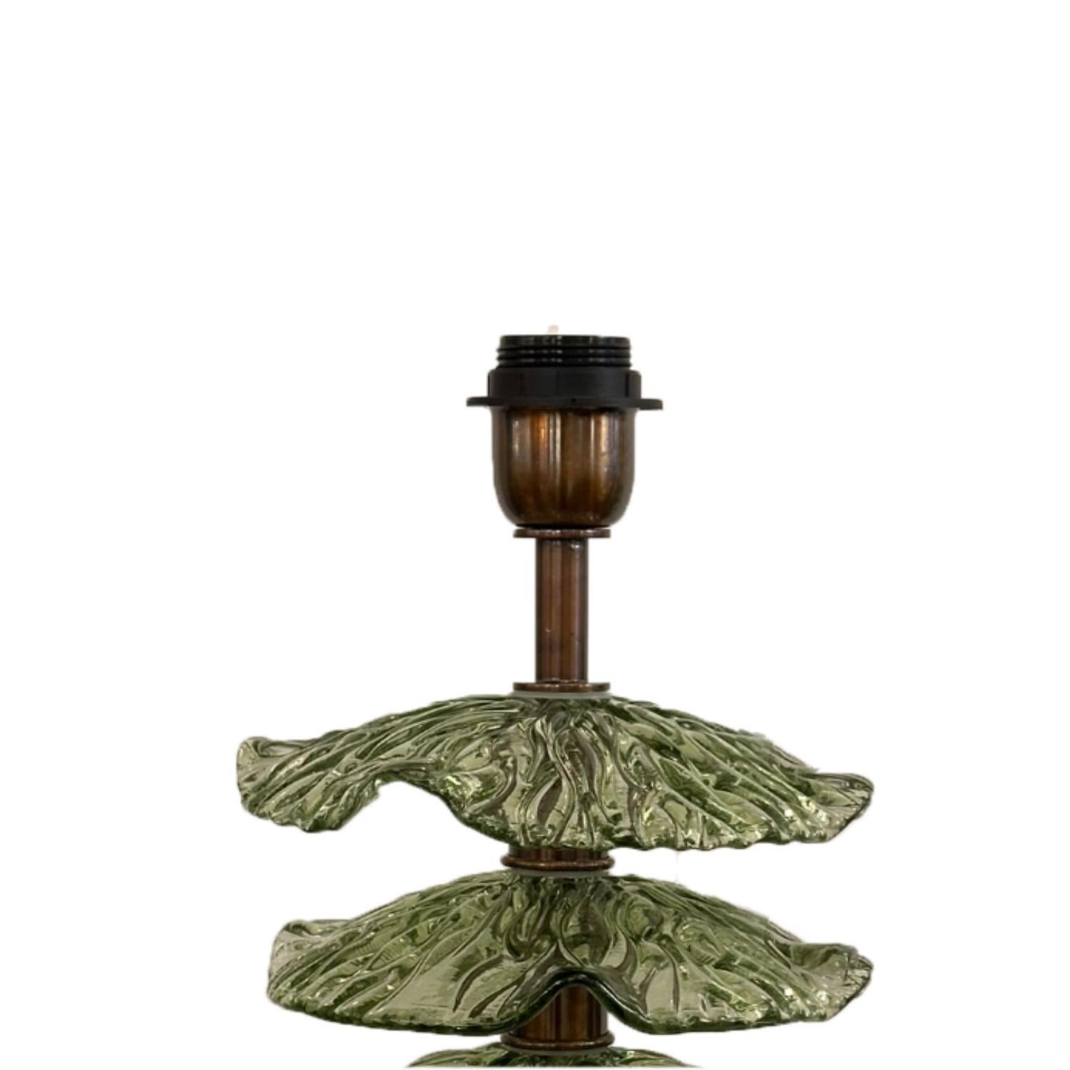 italien Charmante paire de lampes de bureau en verre de Murano et laiton, 2024 en vente
