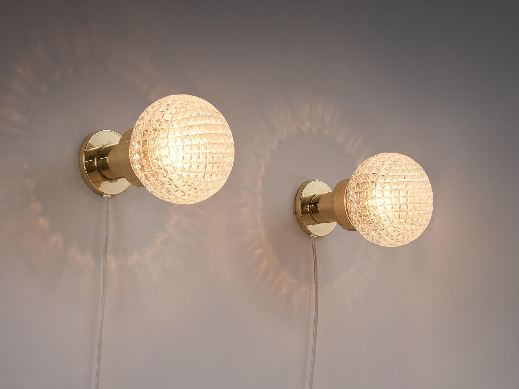 Charming Pair of Wall Lights in Structured Glass and Brass In Good Condition In Waalwijk, NL