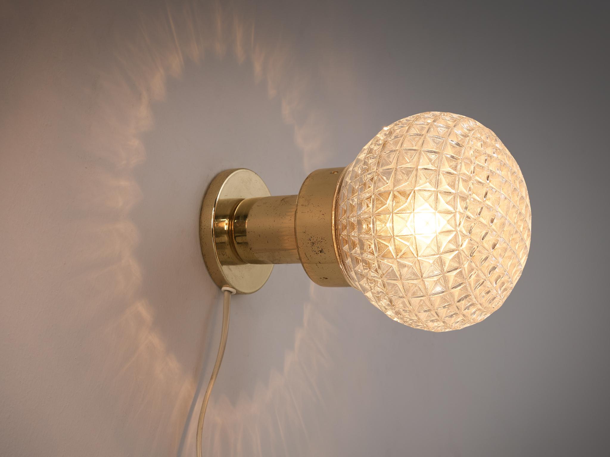 Mid-20th Century Charming Pair of Wall Lights in Structured Glass and Brass