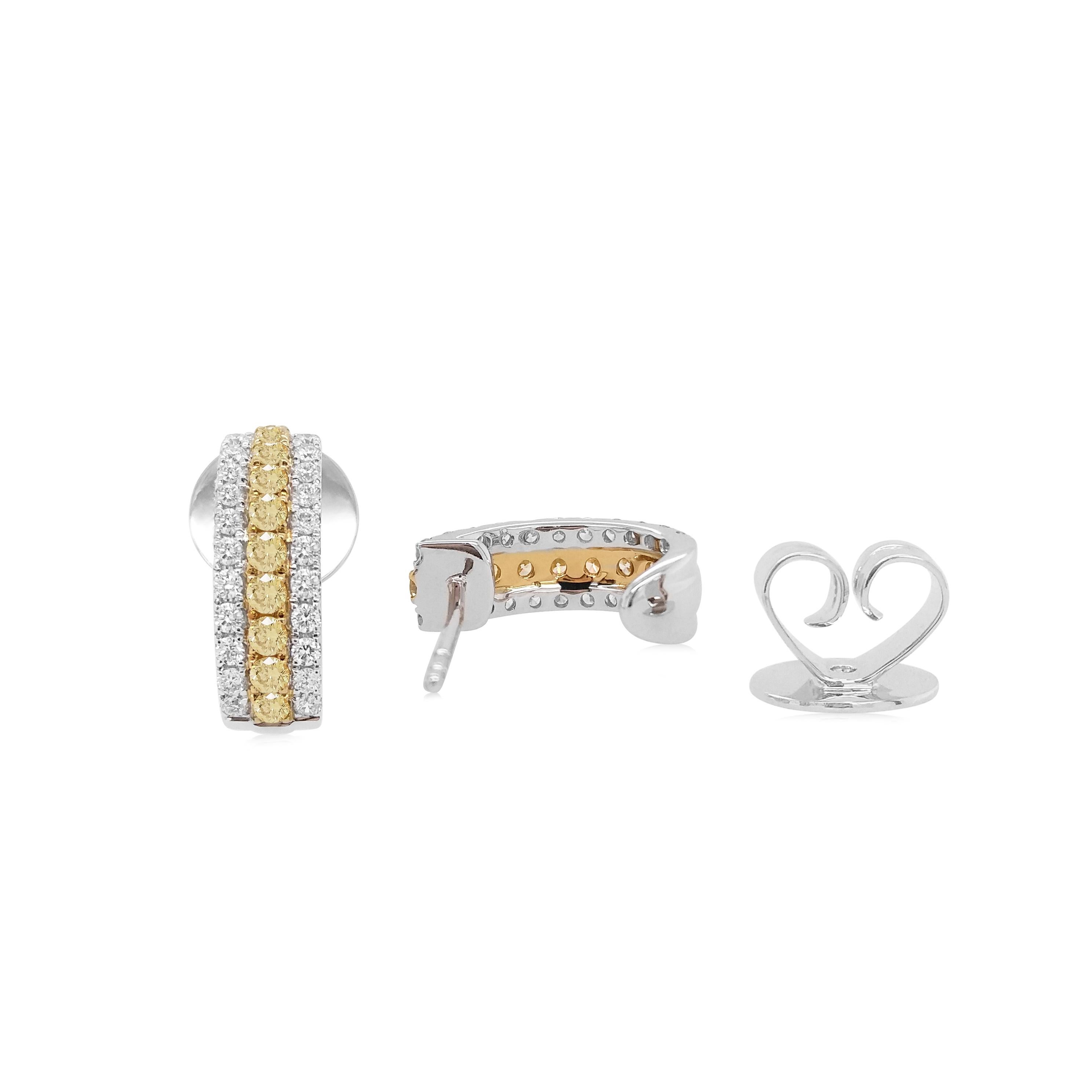 Ohrringe aus 18 Karat Gold mit rundem natürlichem gelbem Diamanten im Brillantschliff und weißem Diamanten (Rundschliff) im Angebot
