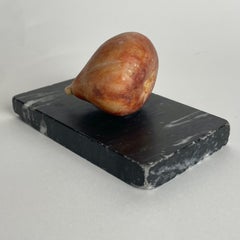 Charming Paperweight in marble, in the shape of a fig. Early 19th Century