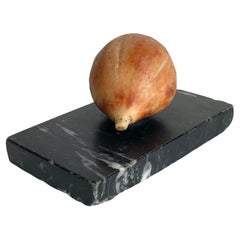 Charming Paperweight in marble, in the shape of a fig. Early 19th Century
