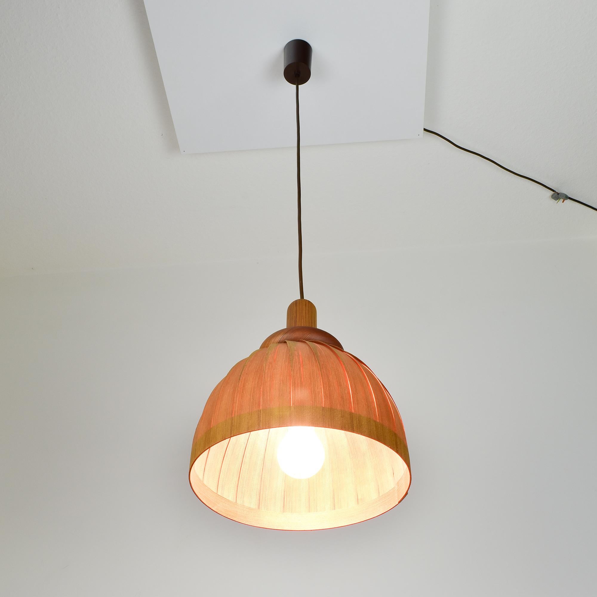 Legno Incantevole lampada a sospensione di Hans-Agne Jakobsson Ellysett 1970s Scandinavian Design in vendita