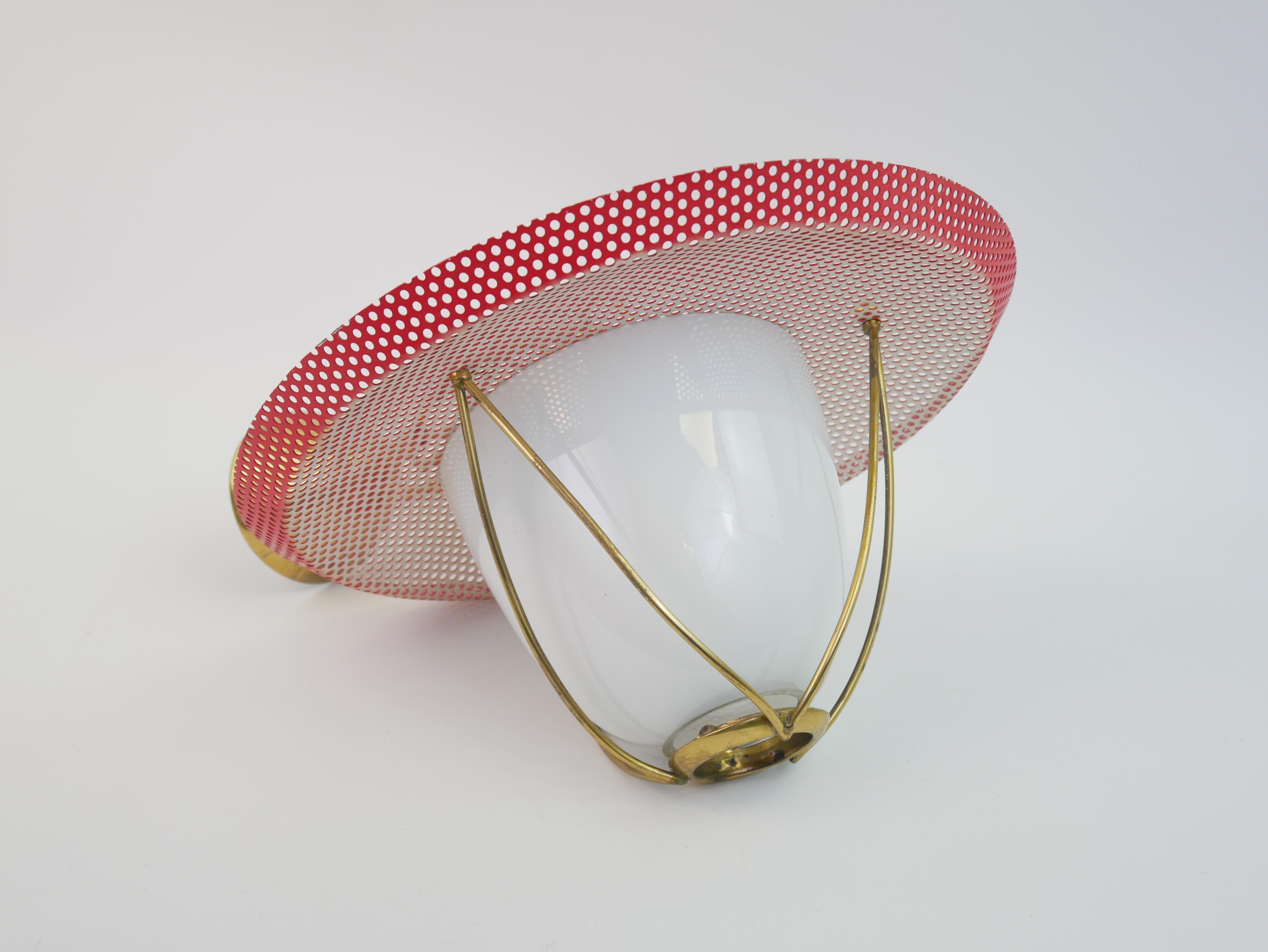 Mid-Century moderno Incantevole lampada a sospensione nello stile di Mathieu Mategot circa 1950 in vendita