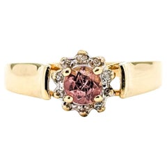 Charmante bague en or jaune 14k avec tourmaline rose et diamant