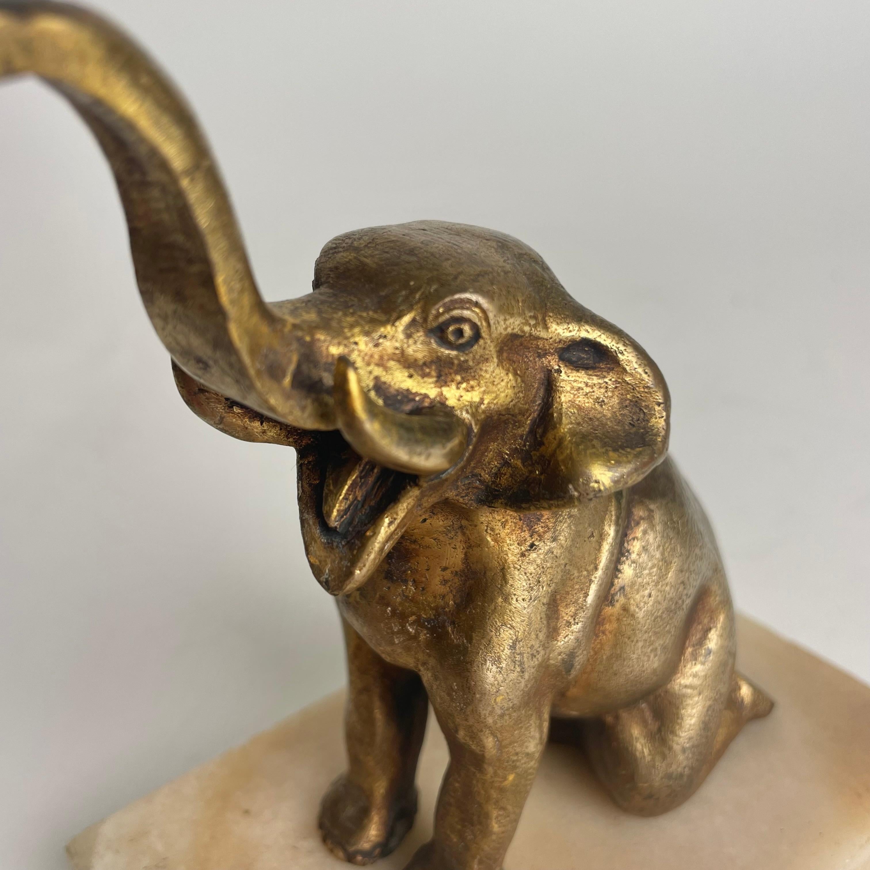 Incantevole supporto per orologi da tasca a forma di elefante. Art Deco, anni '30 in vendita 3