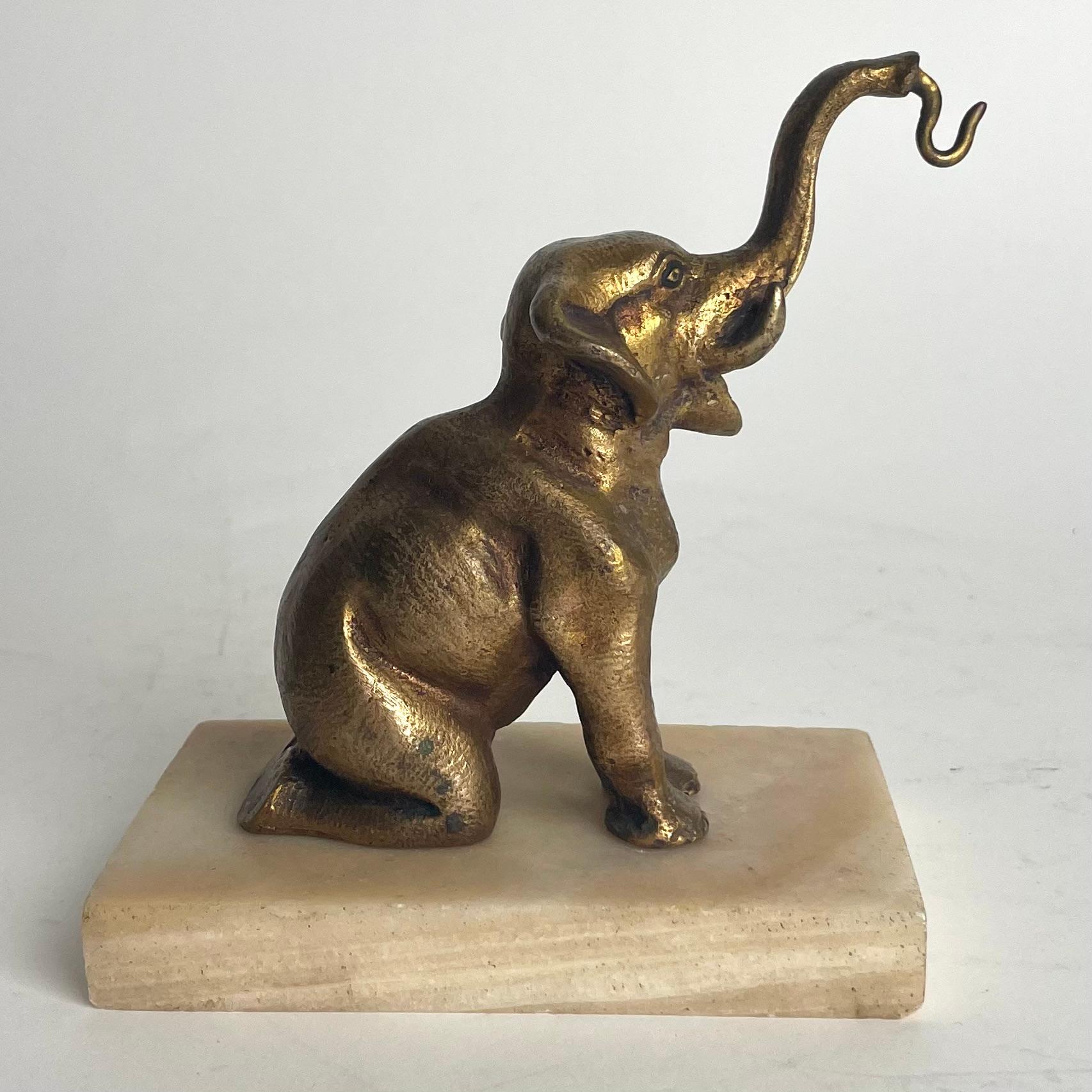 Art Déco Incantevole supporto per orologi da tasca a forma di elefante. Art Deco, anni '30 in vendita