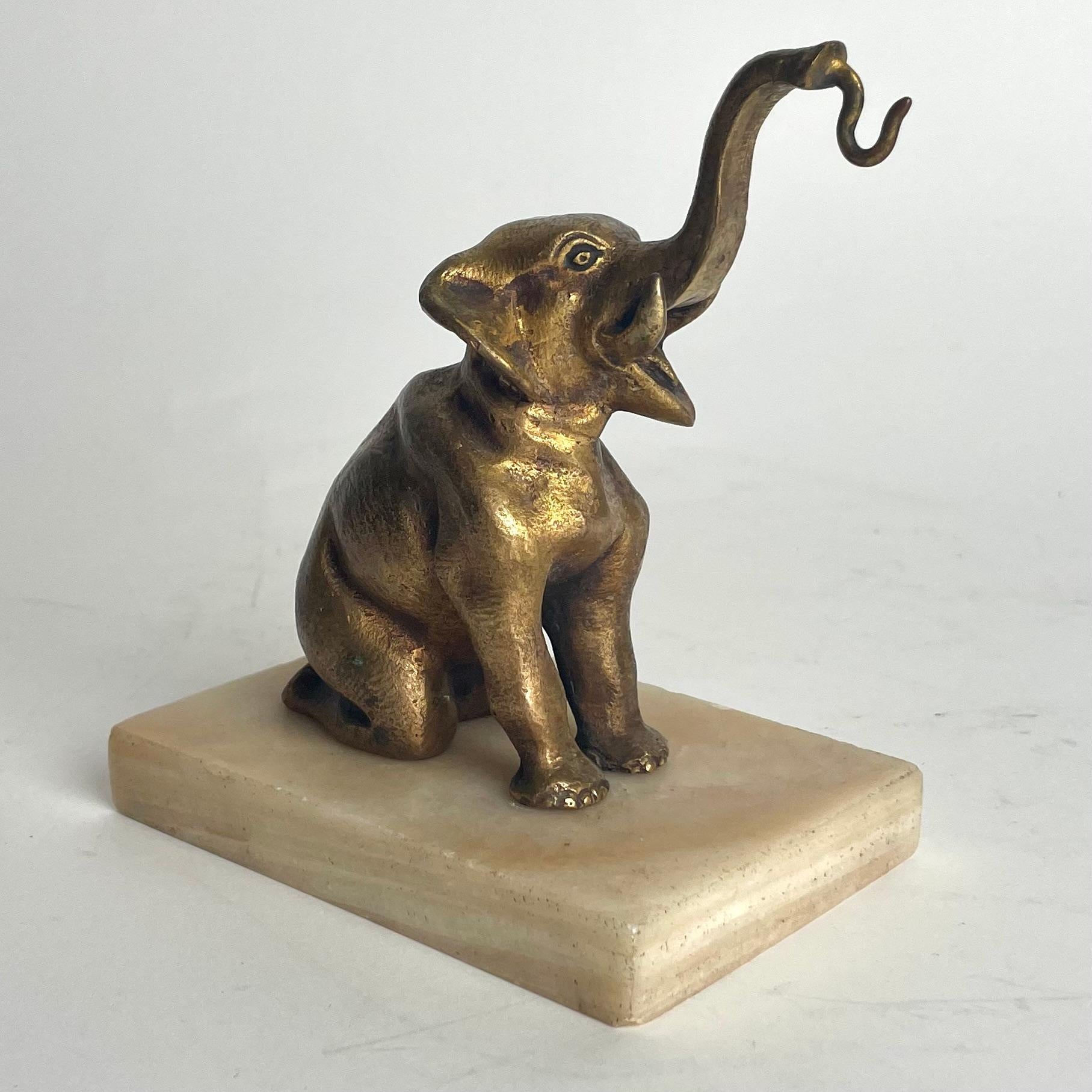 Europeo Incantevole supporto per orologi da tasca a forma di elefante. Art Deco, anni '30 in vendita