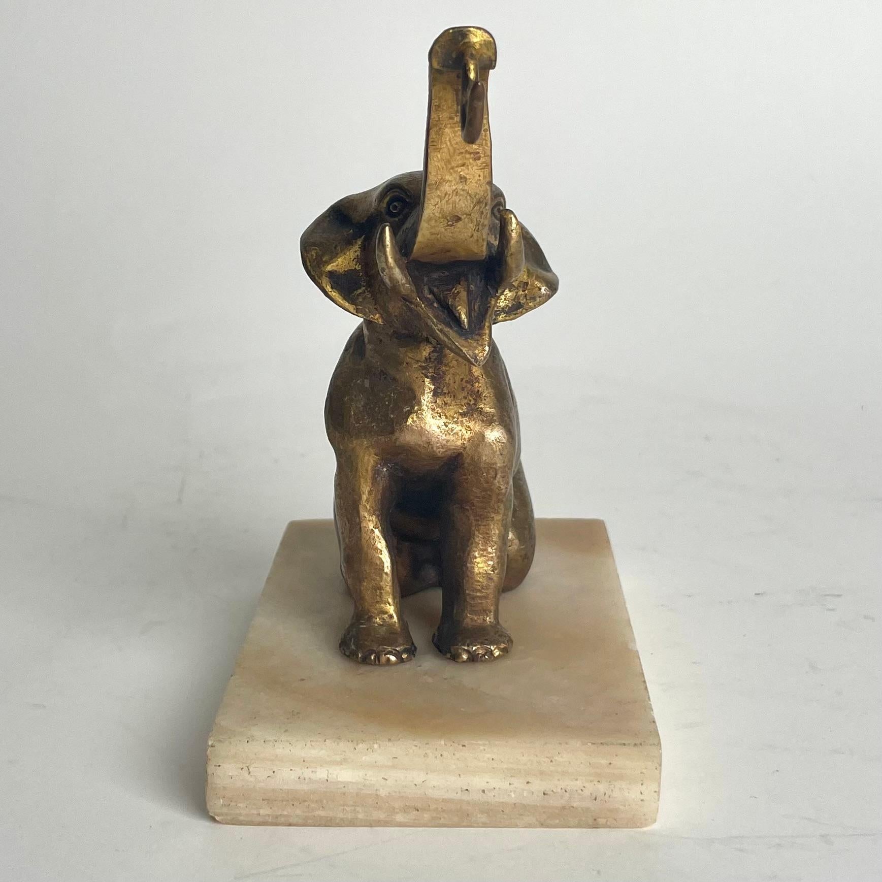 Incantevole supporto per orologi da tasca a forma di elefante. Art Deco, anni '30 In condizioni buone in vendita a Knivsta, SE