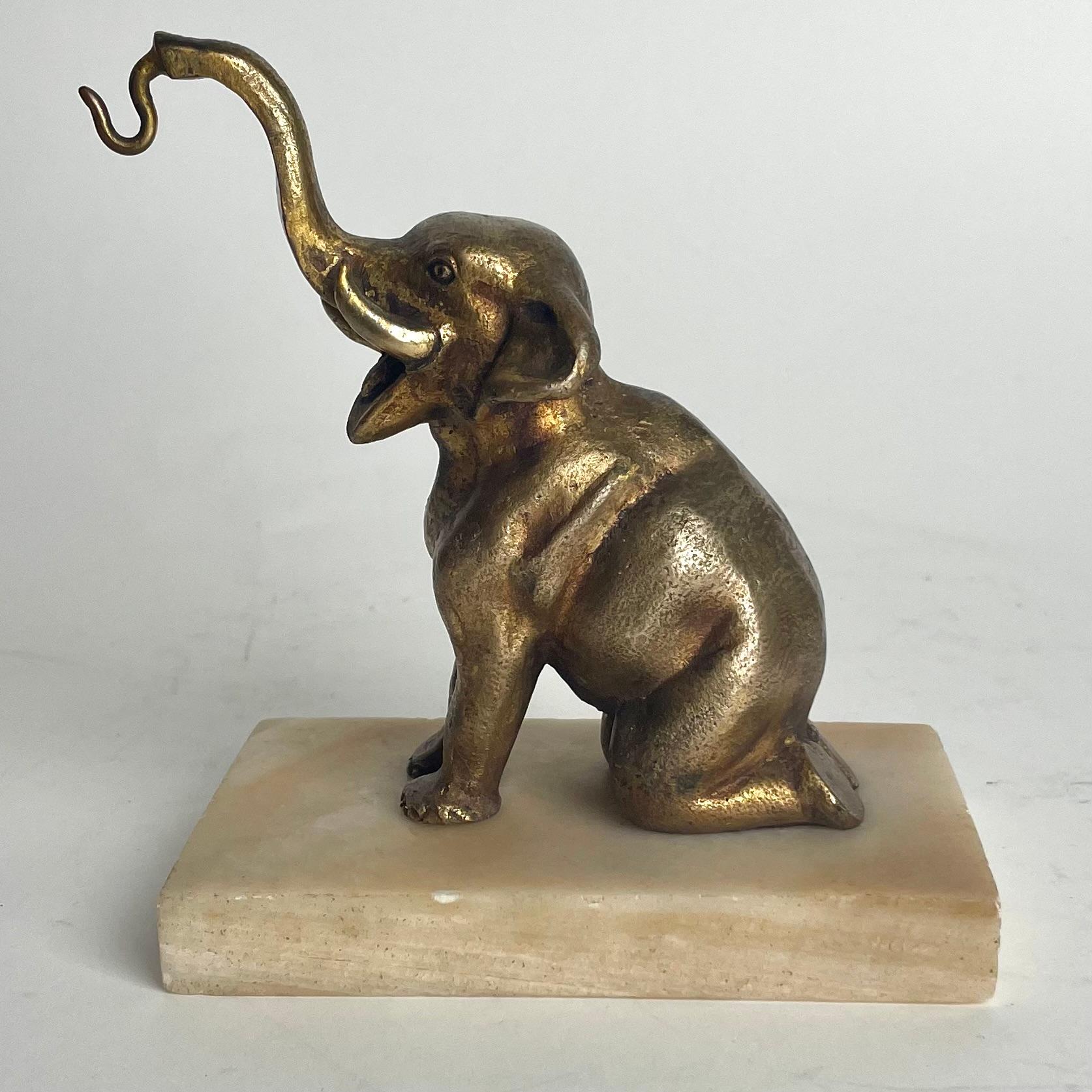 Metà XX secolo Incantevole supporto per orologi da tasca a forma di elefante. Art Deco, anni '30 in vendita