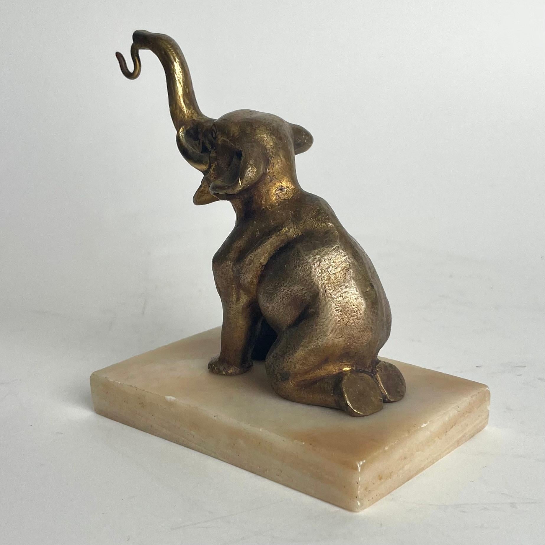 Bronzo Incantevole supporto per orologi da tasca a forma di elefante. Art Deco, anni '30 in vendita