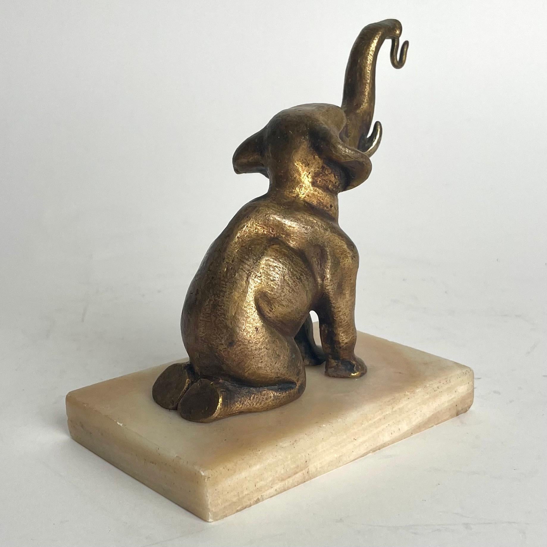 Incantevole supporto per orologi da tasca a forma di elefante. Art Deco, anni '30 in vendita 2