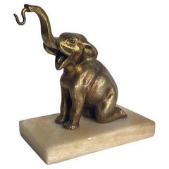 Encantador soporte para reloj de bolsillo con forma de elefante. Art Decó, años 30