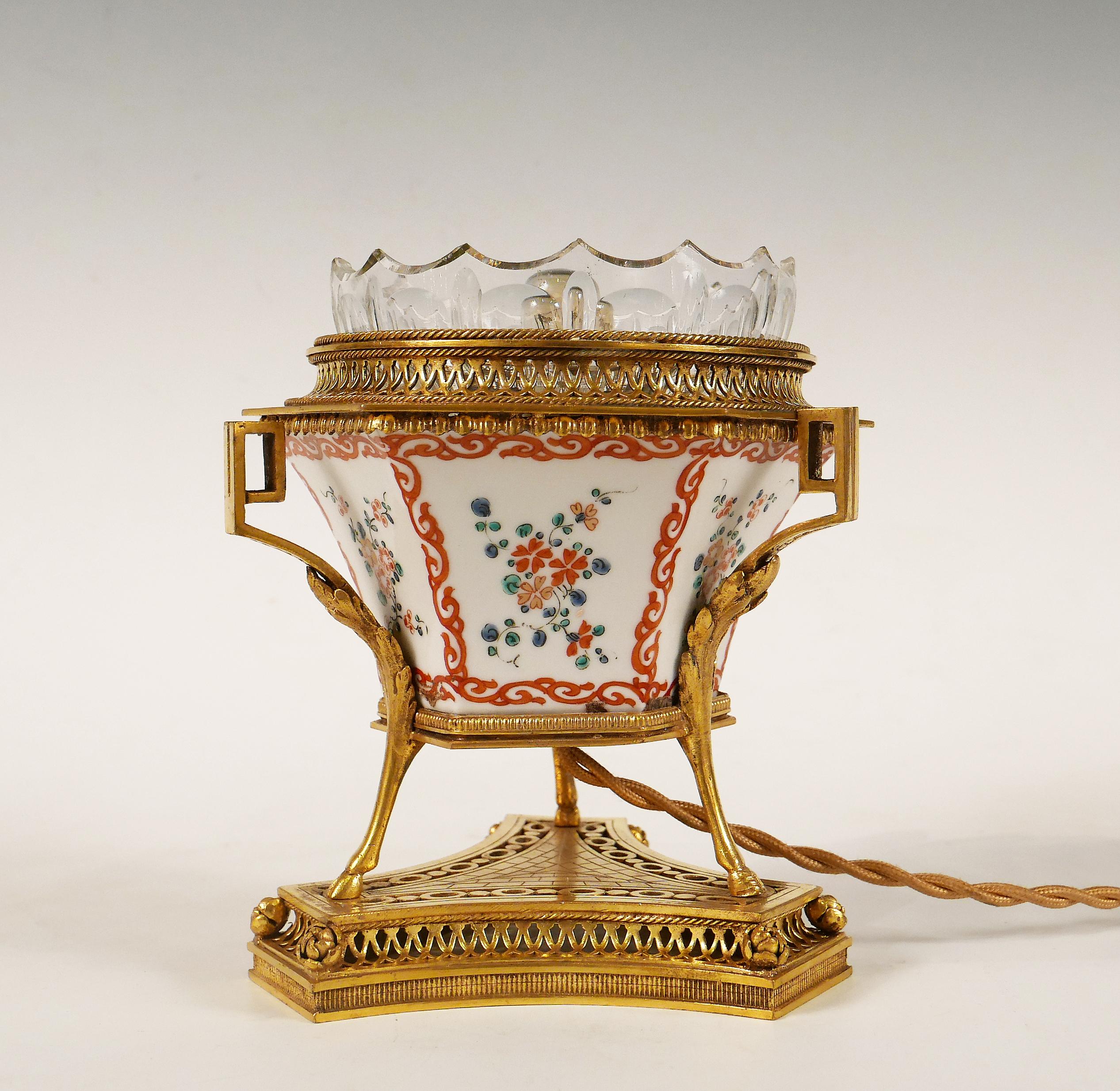 Charmante lampe de nuit en porcelaine attribuée à L'Escalier de Cristal, France, vers 1880 Bon état - En vente à PARIS, FR